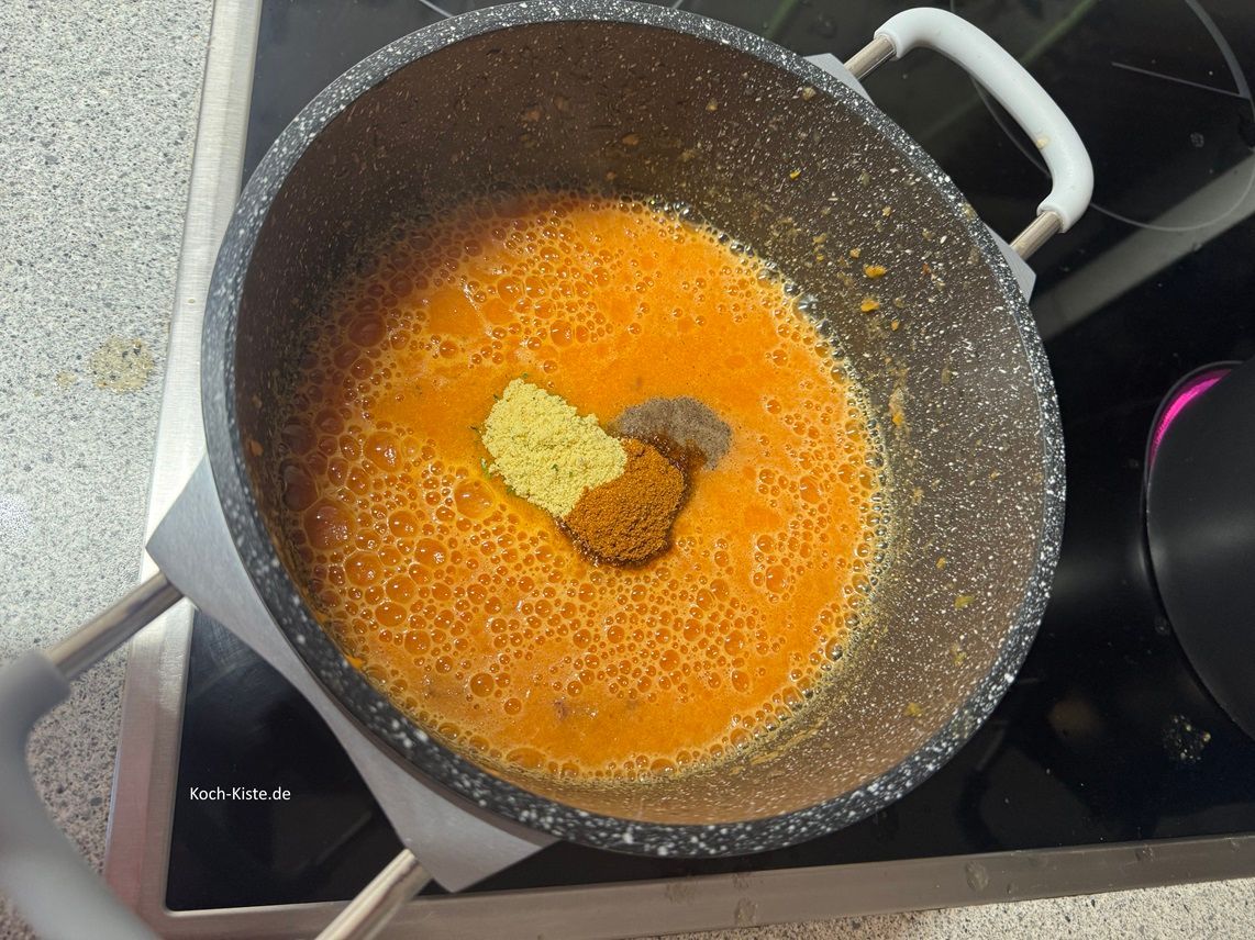 jetzt dürfen die Gewürze mit in den Topf
