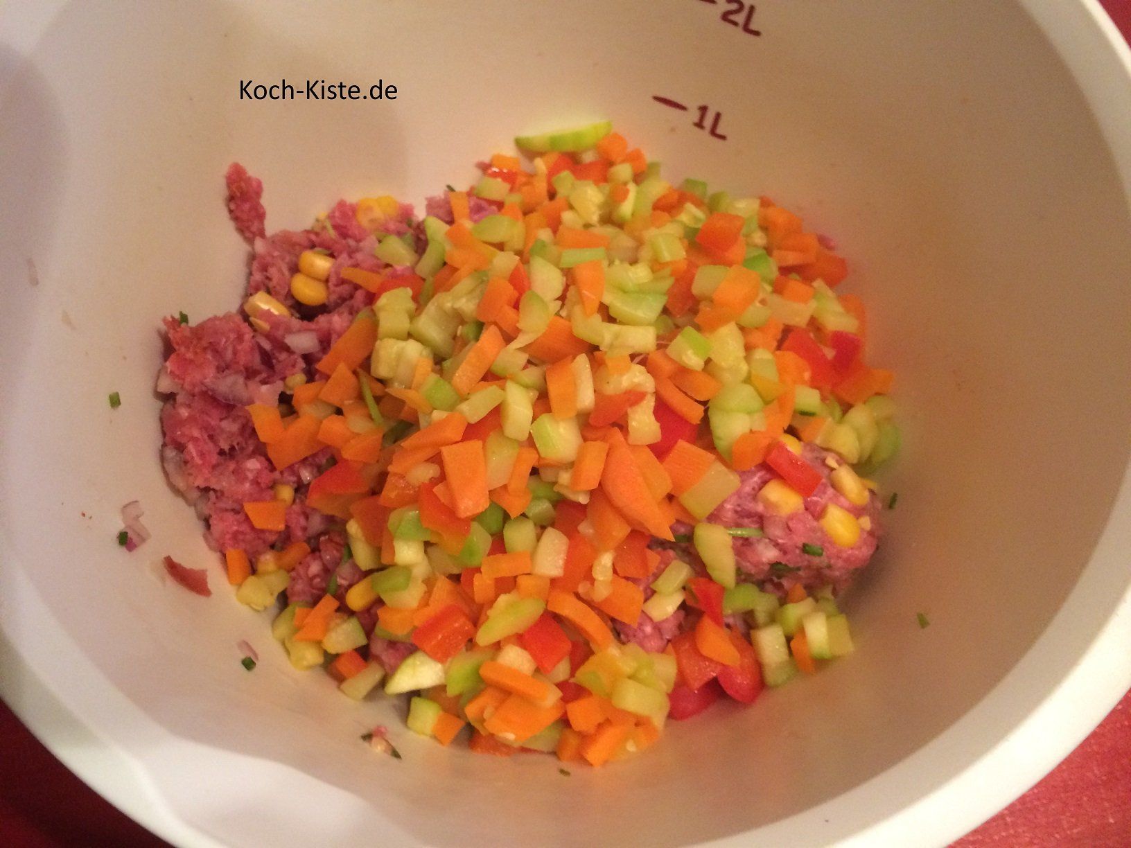 angebratenes Gemüse mit zur Hackmasse geben