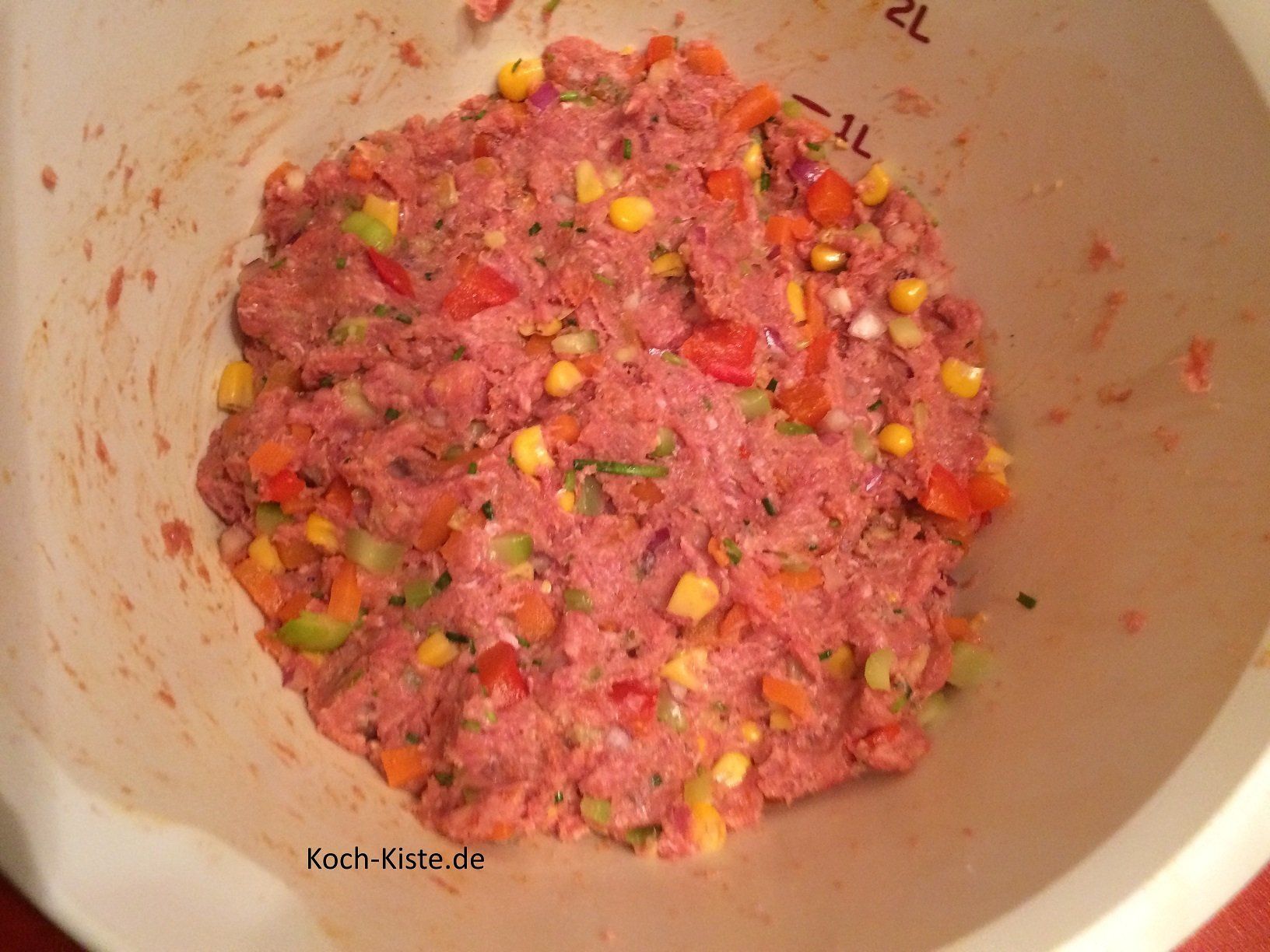 Mais dazugeben und alles verkneten