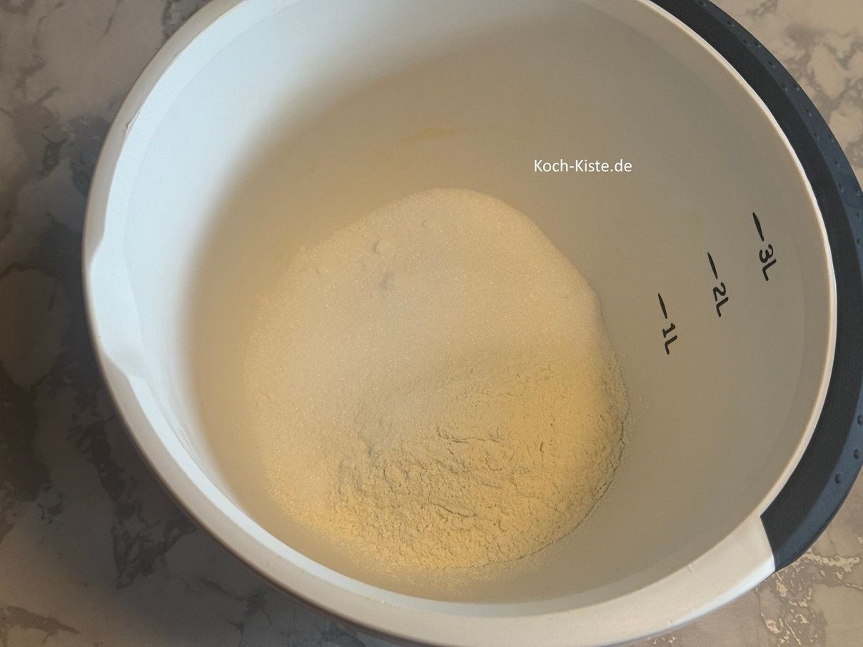 dann Rührschüssel wieder auf 0 stellen und 120 g Dinkelmehl abwiegen
