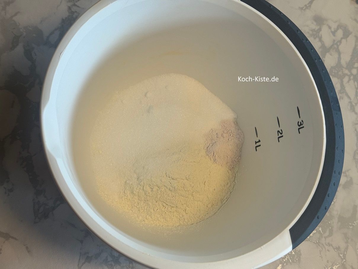 nun gebe 1 Päckchen Vanillinzucker und 2 gestrichene Teelöffel Backpulver hinzu