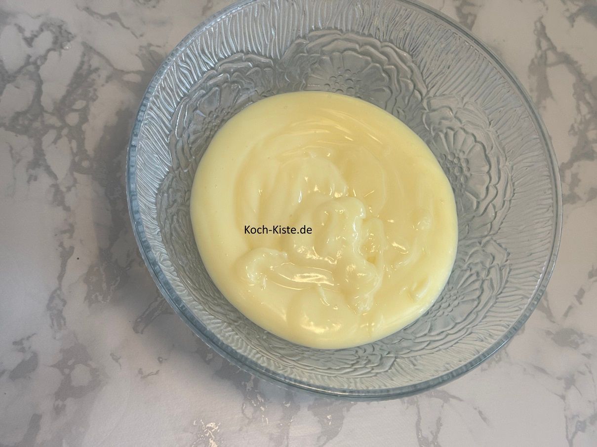 gebe mit Hilfe des Teigspatels den Pudding in die Schüssel