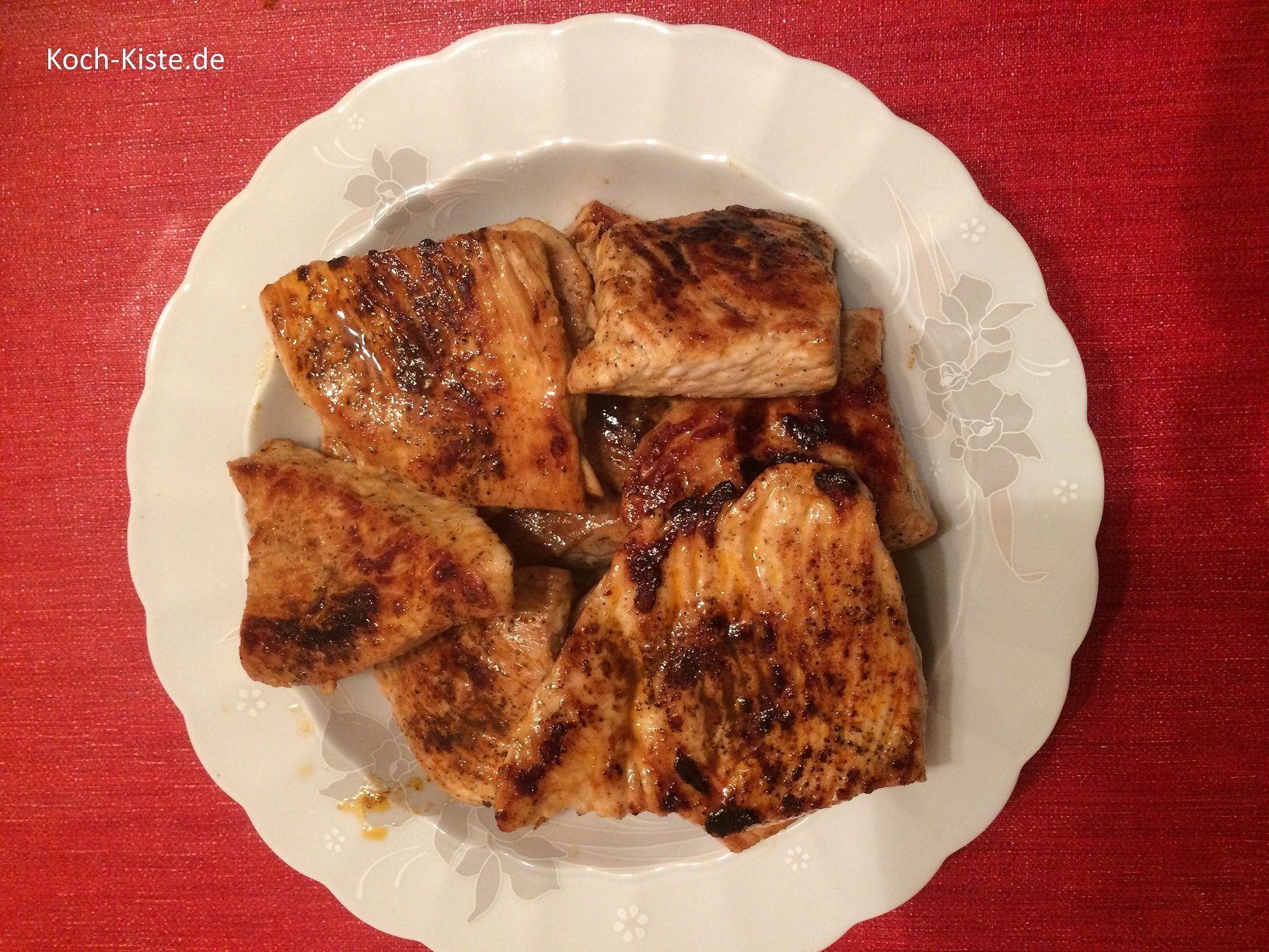 fertig gebratene Schnitzel auf einen Teller legen und bei Seite stellen