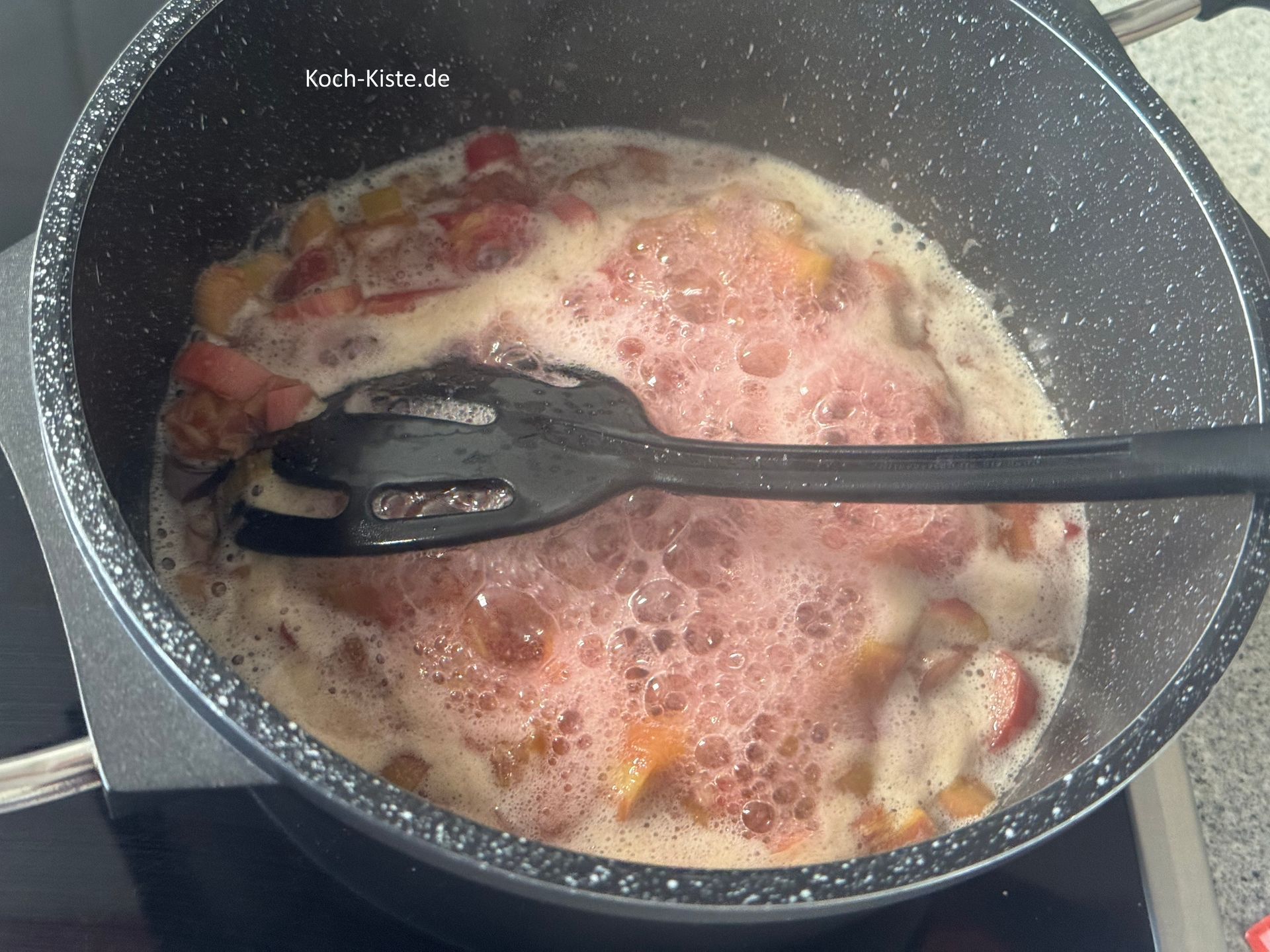 bringe alles zum Kochen und rühre immer mal wieder um