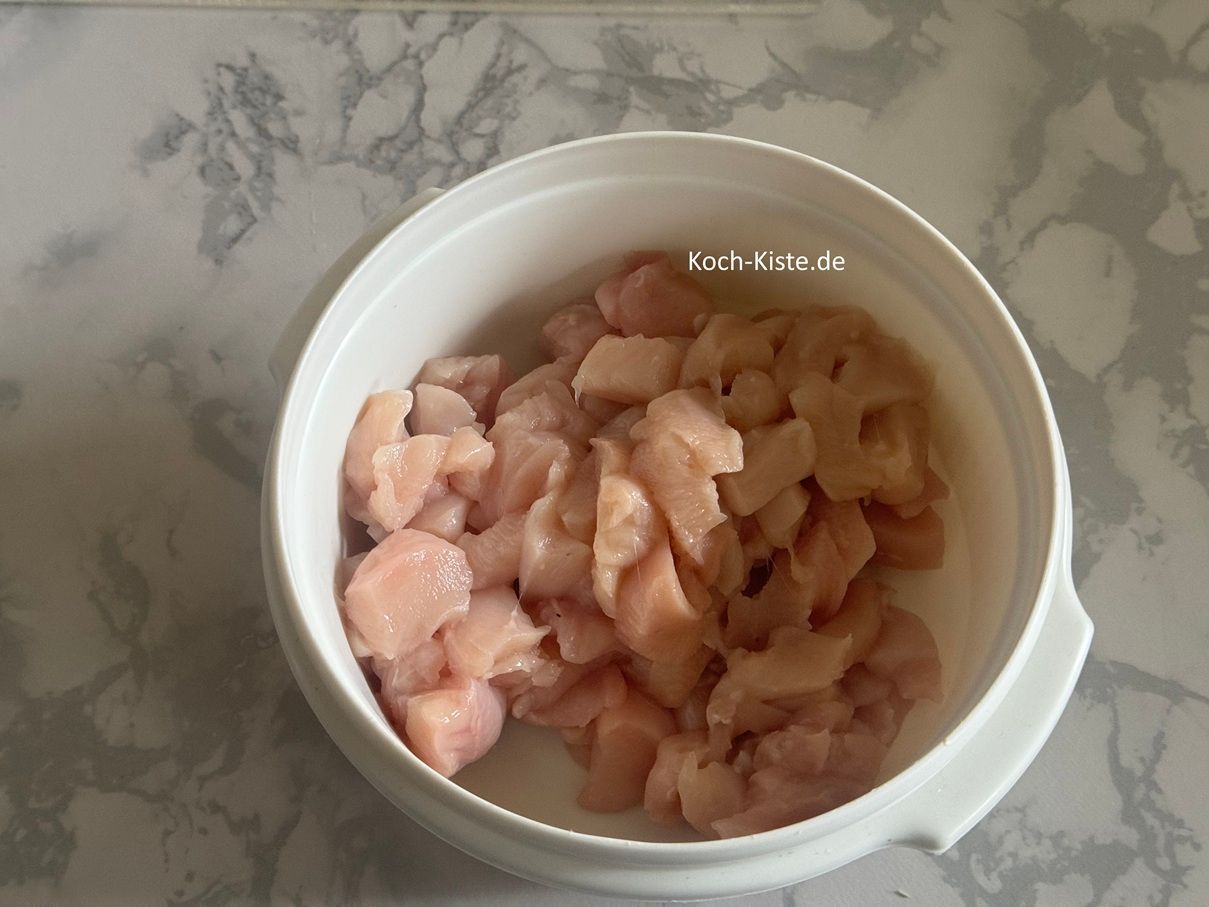 gebe die Fleischstücke in eine Schüssel