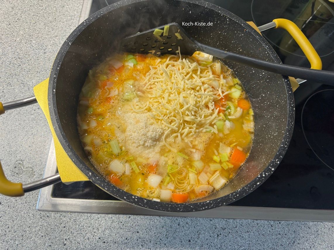 und geriebenen Käse mit in den Kopf schütten