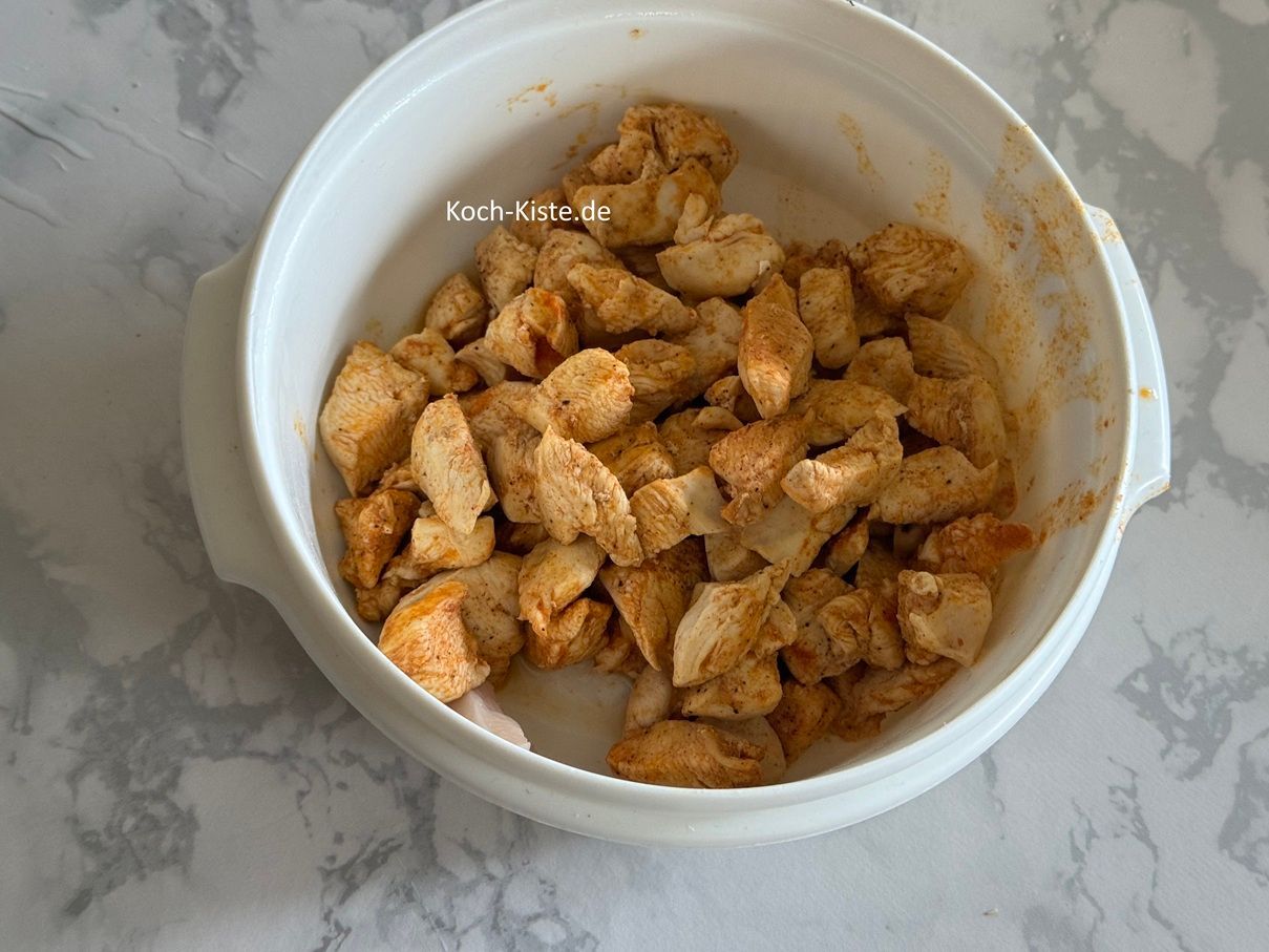 gebe mit Hilfe des Pfannenwenders das Fleisch in eine kleine Schüssel