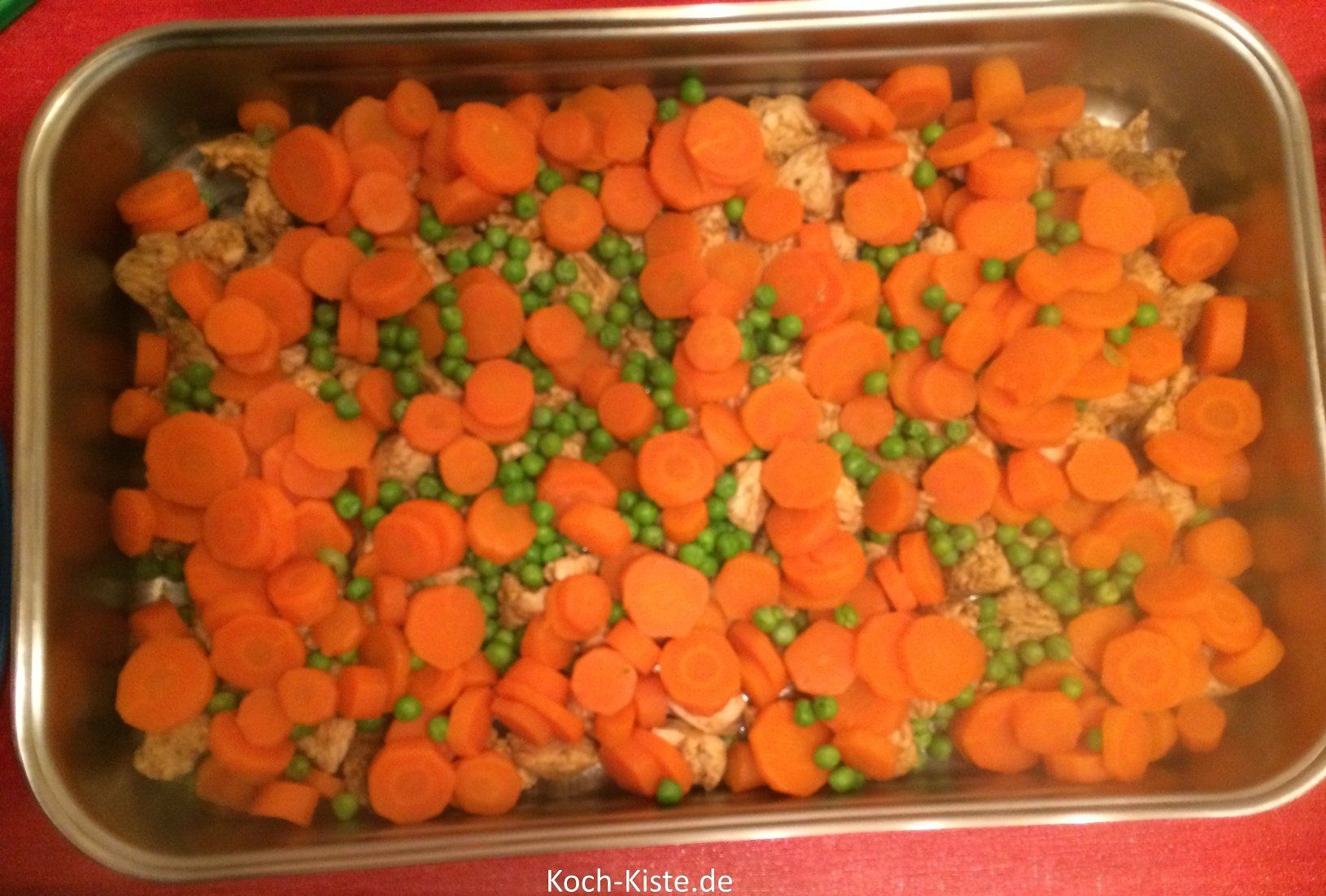 Gemüse mit in die Auflaufform geben