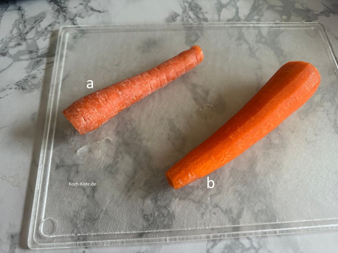 lege die Wurzel auf das Schneidebrett und entferne oben und unten ein Stück (a), danach schäle die Wurzel (b)