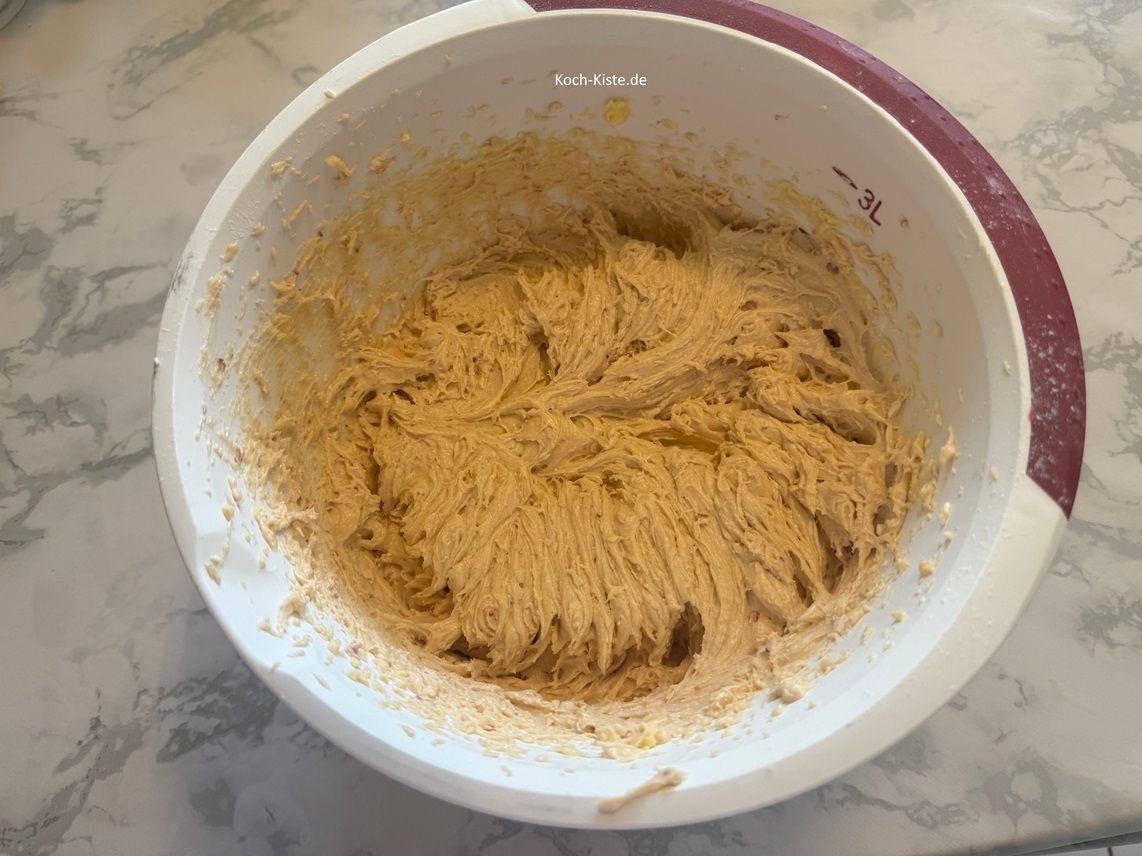 verrühre noch mal alles mit dem Handrührgerät