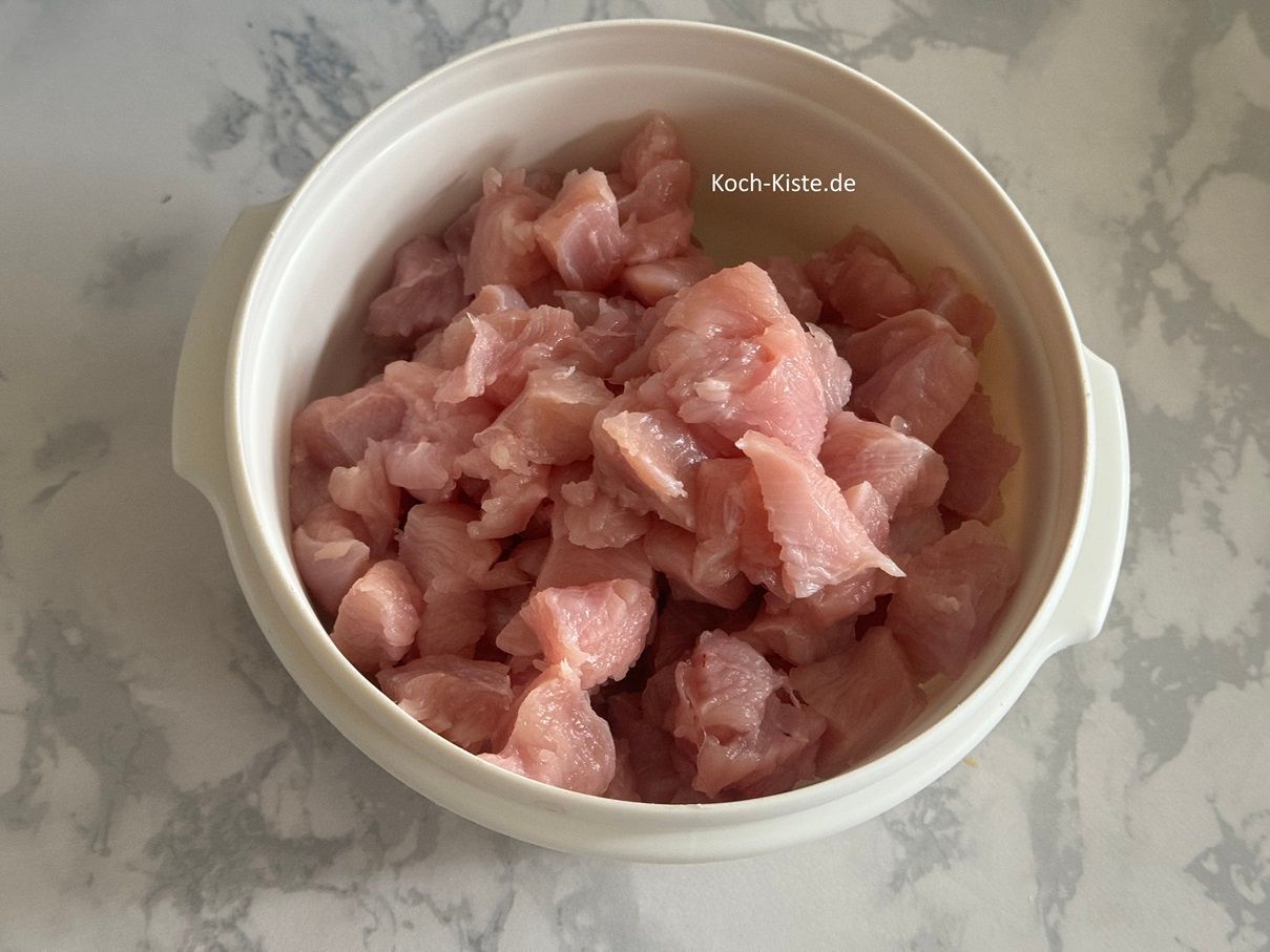 gebe die Putenbrustfiletstücke in eine Schüssel