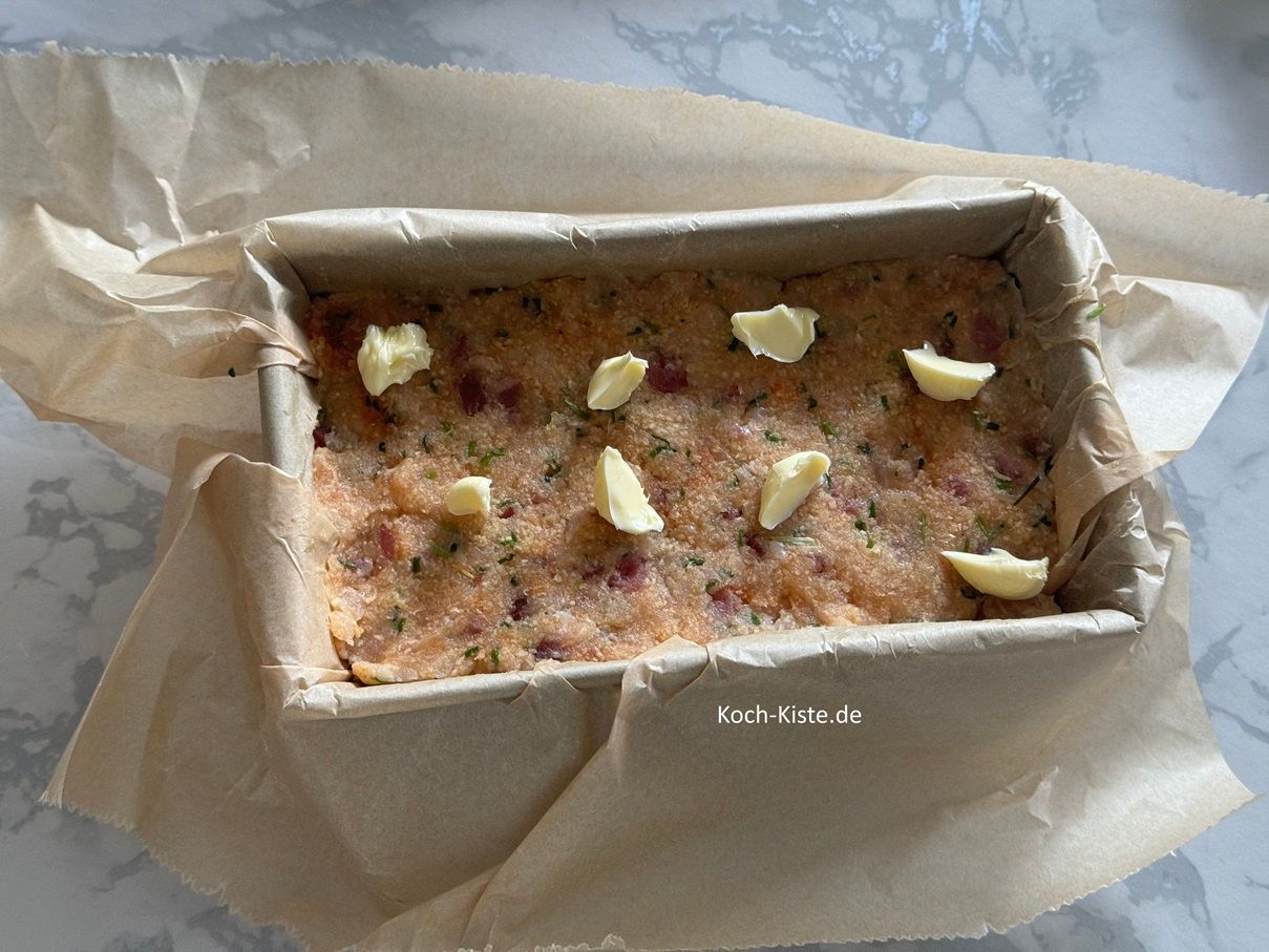 verteile einige kleine Butterportionen auf der Oberfläche ( in der größe von 1/2 Teelöffel)
