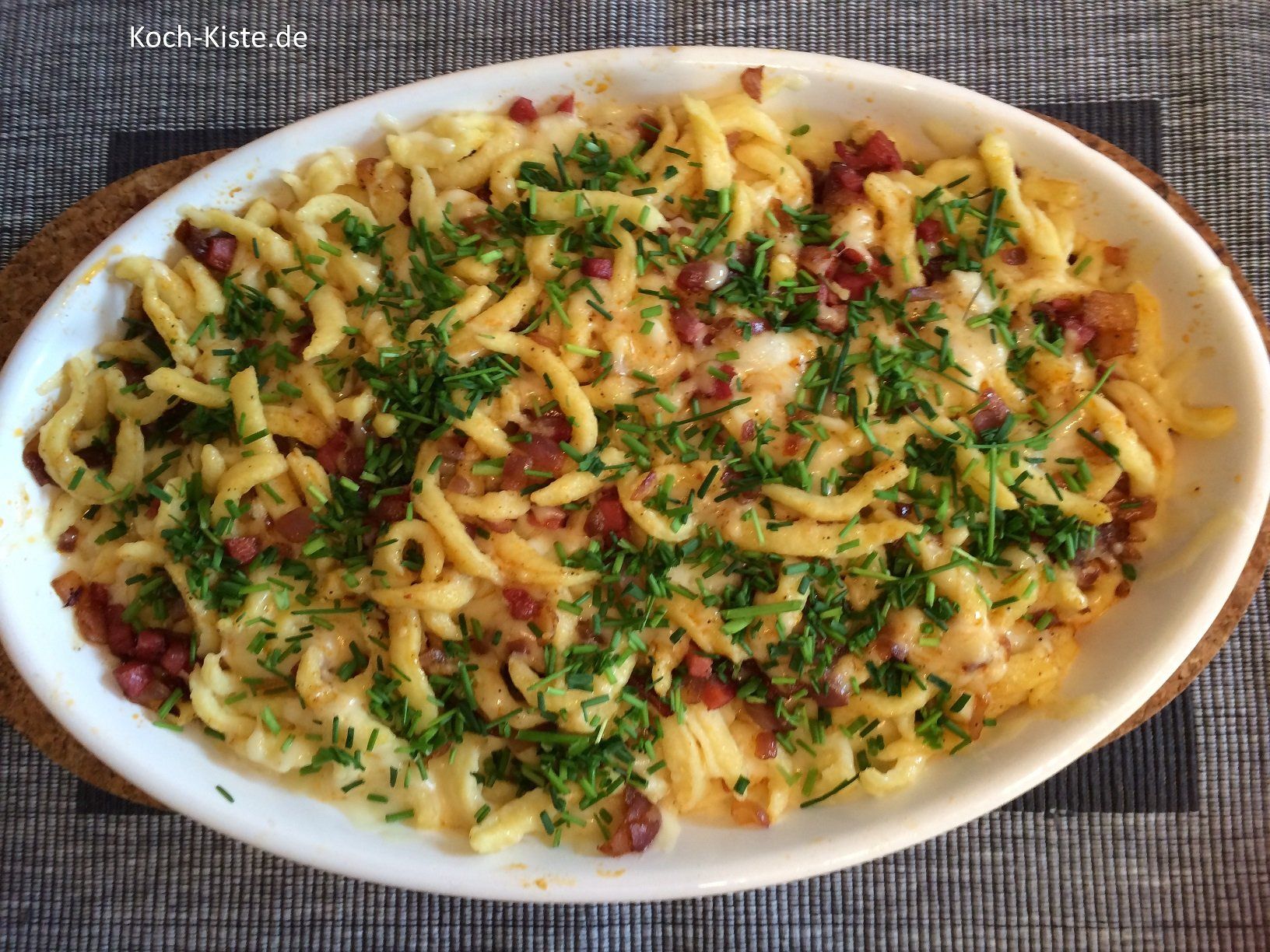 Käsespätzle mit Schinkenwürfel