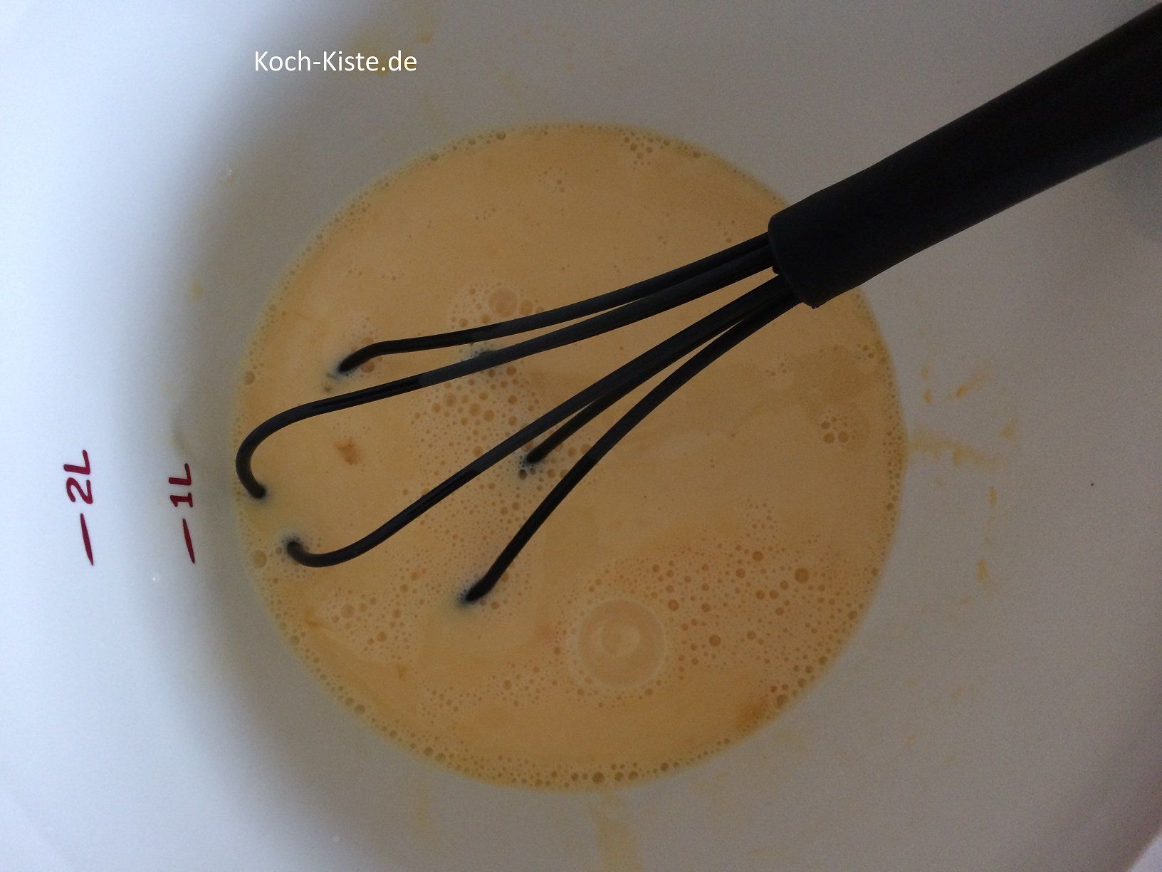 Eier und Milch verquirlen
