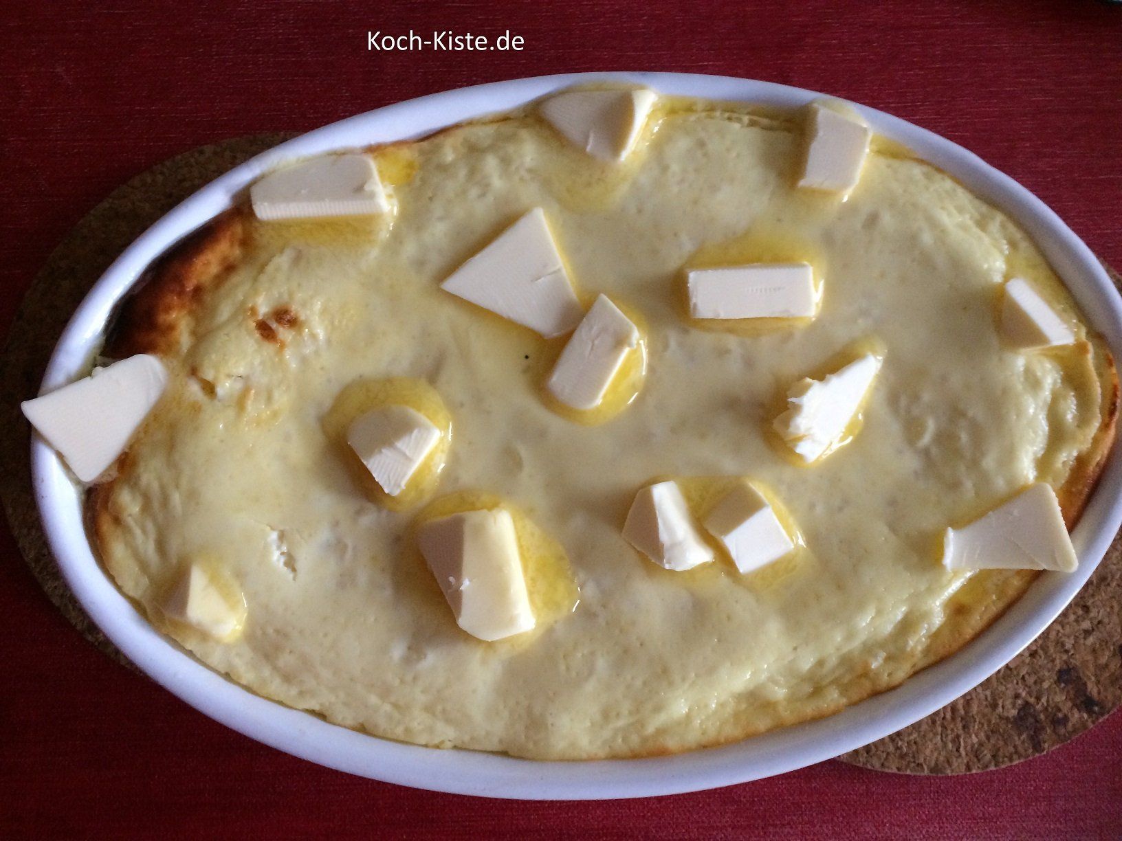 Butterflöckchen auf den Milchreis-Auflauf geben