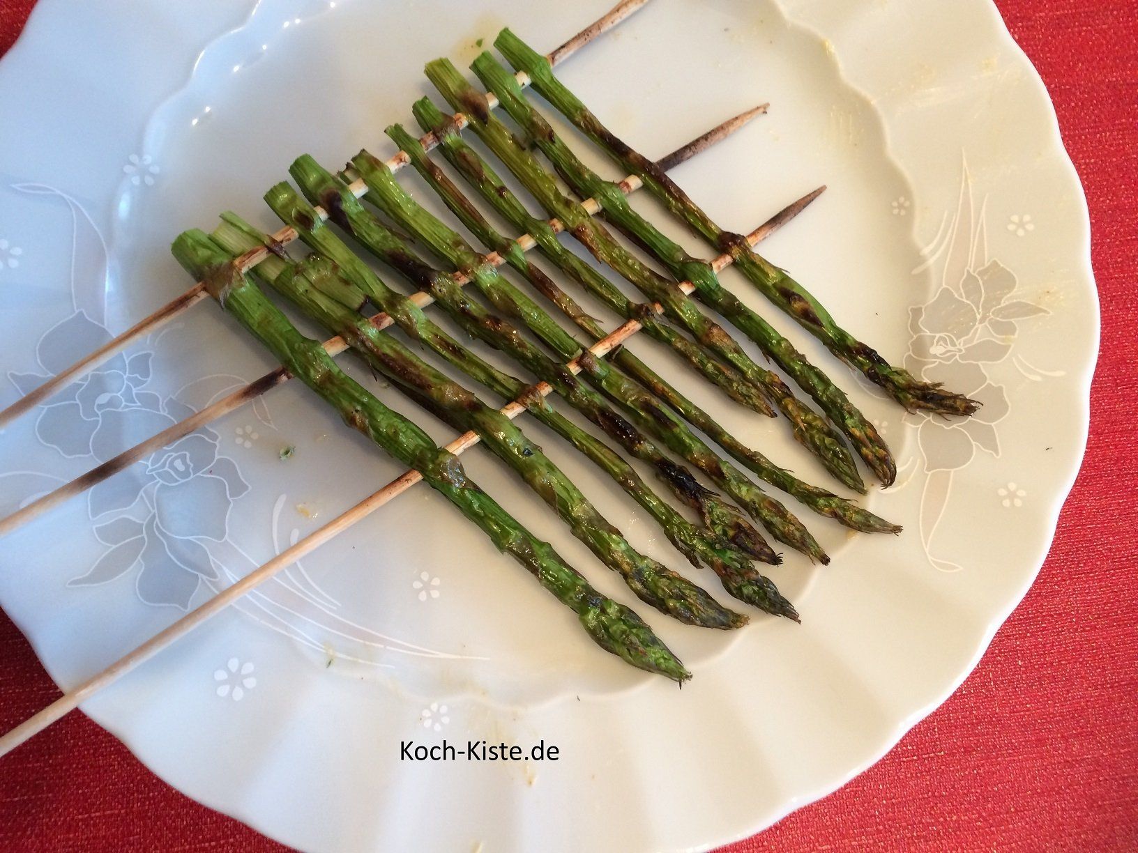 fertig gegrillter Spargel