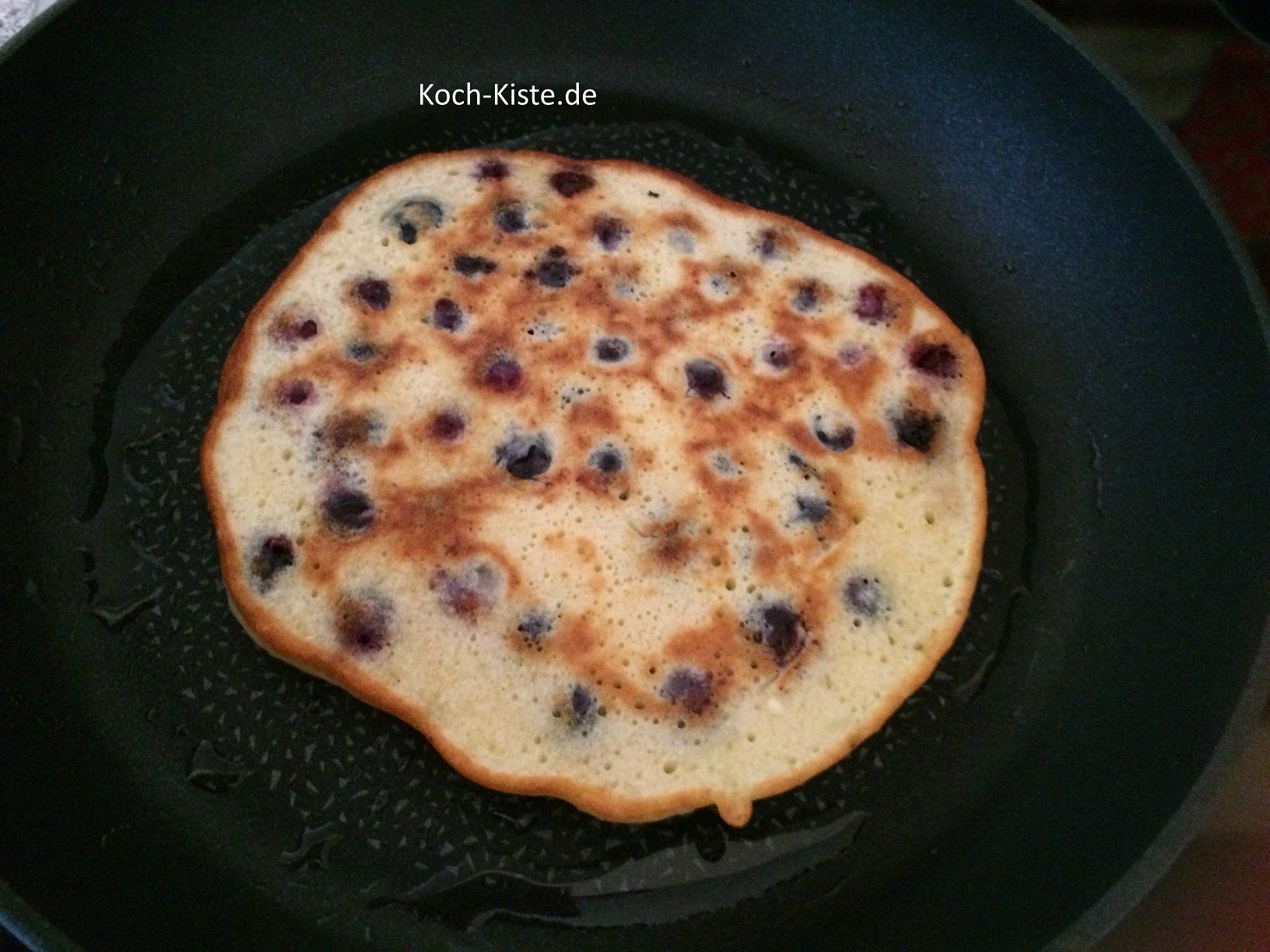 Pfannkuchen wenden und weiter braten