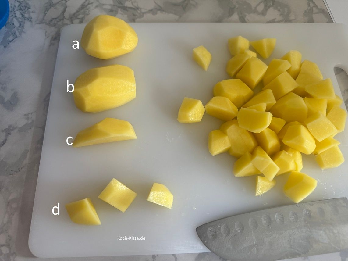 dann lege die Kartoffel auf das Schneidebrett (a) , halbiere sie (b) , schneide sie in Scheiben (c) und zum Schluss in kleine Stücke (d)