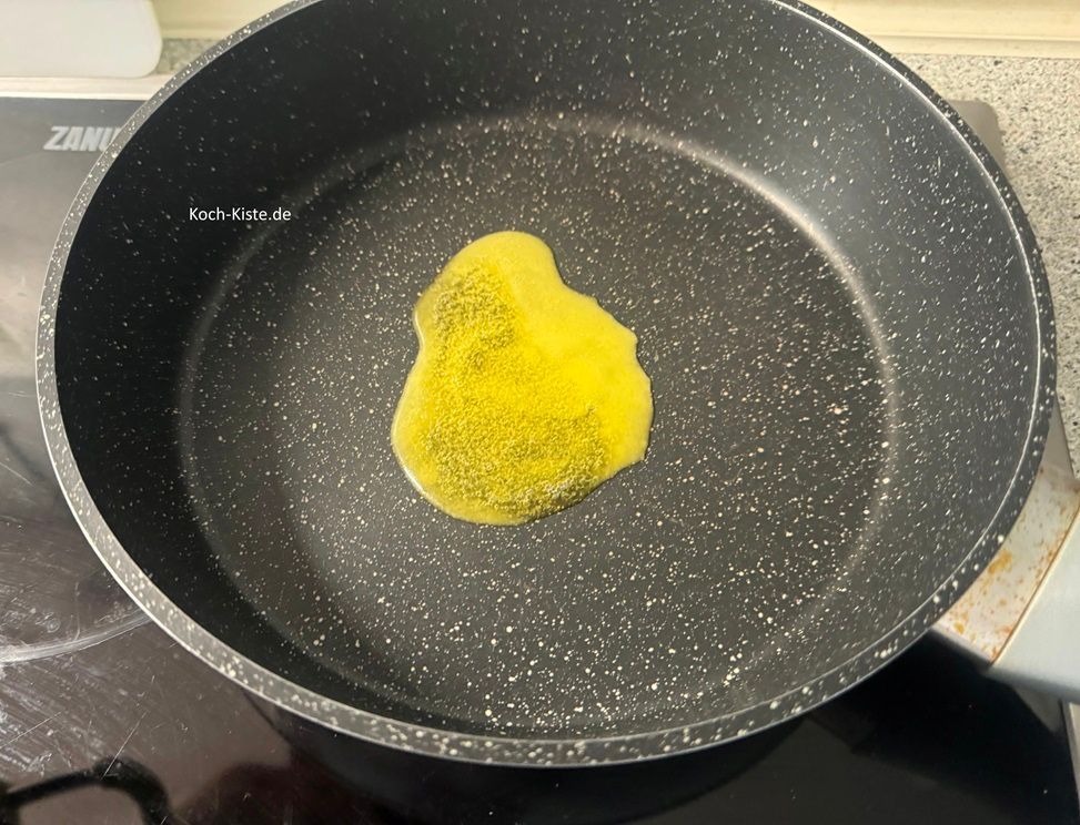 auch in die Pfanne kommt Pflanzencreme und wird geschmolzen