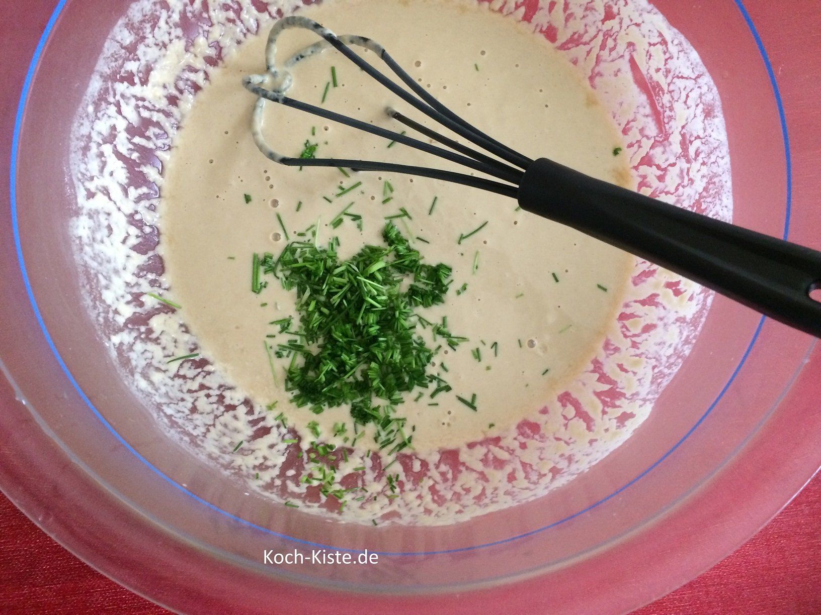 Schnittlauch dazu geben und unterrühren