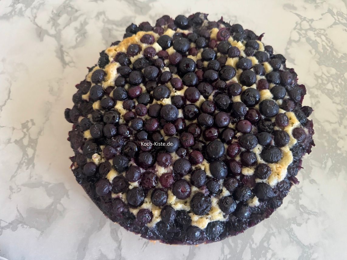 fertiger Blaubeer Kuchen - es fehlt noch der Puderzucker