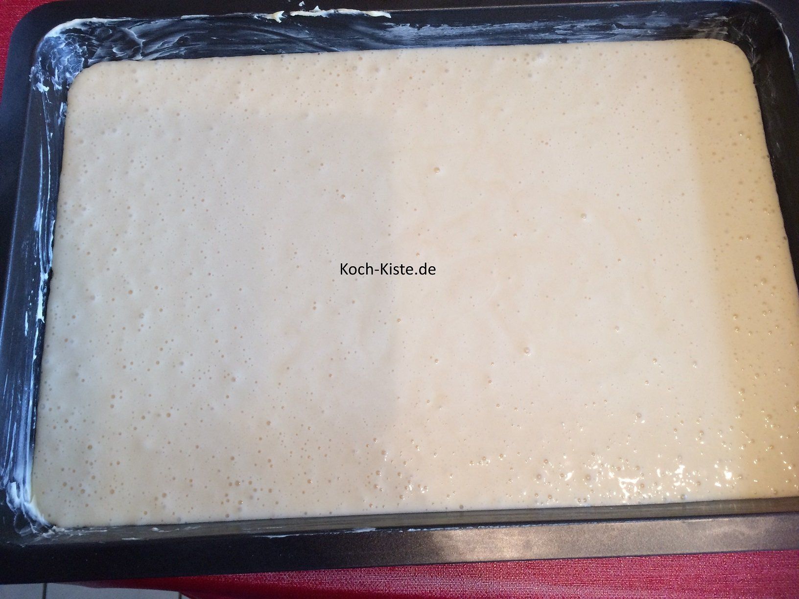 fertig angerührtern Teig auf das Backblech geben