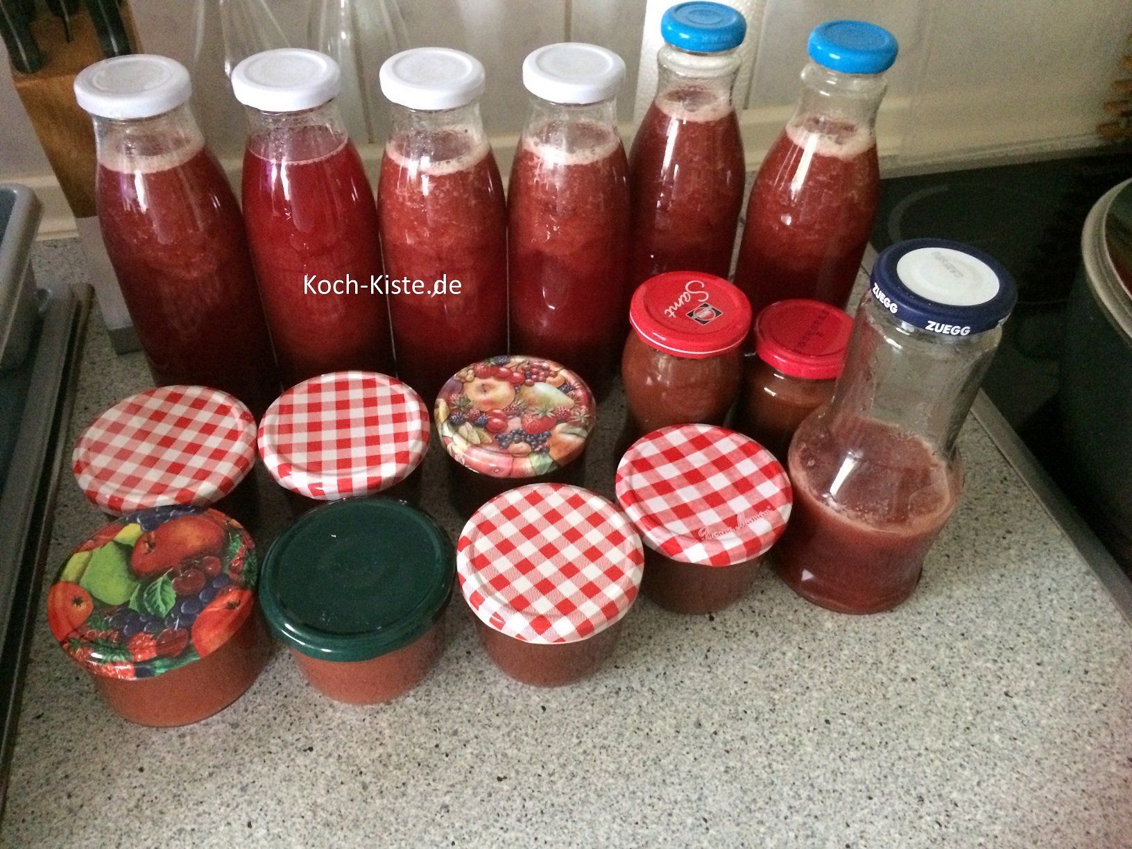 Ertrag aus 4,5 kg Rhabarber und 1,5 kg Erdbeeren