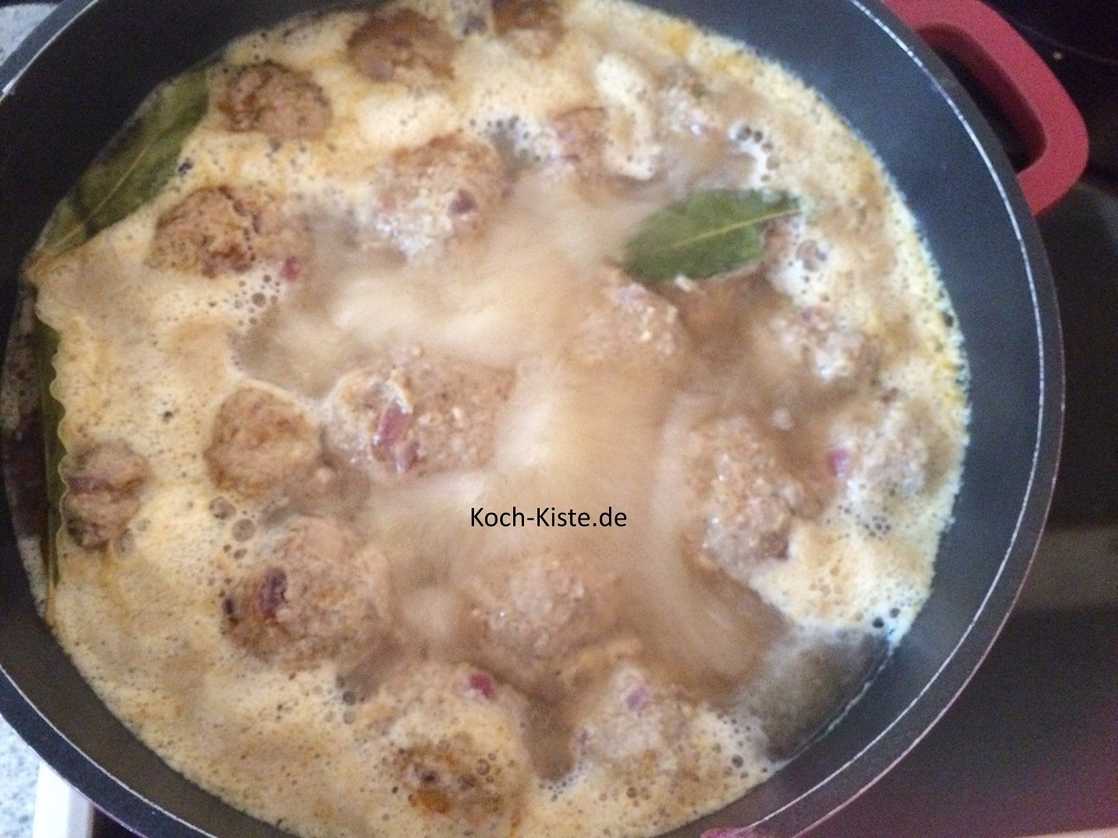 Königsberger Klopse köcheln lassen