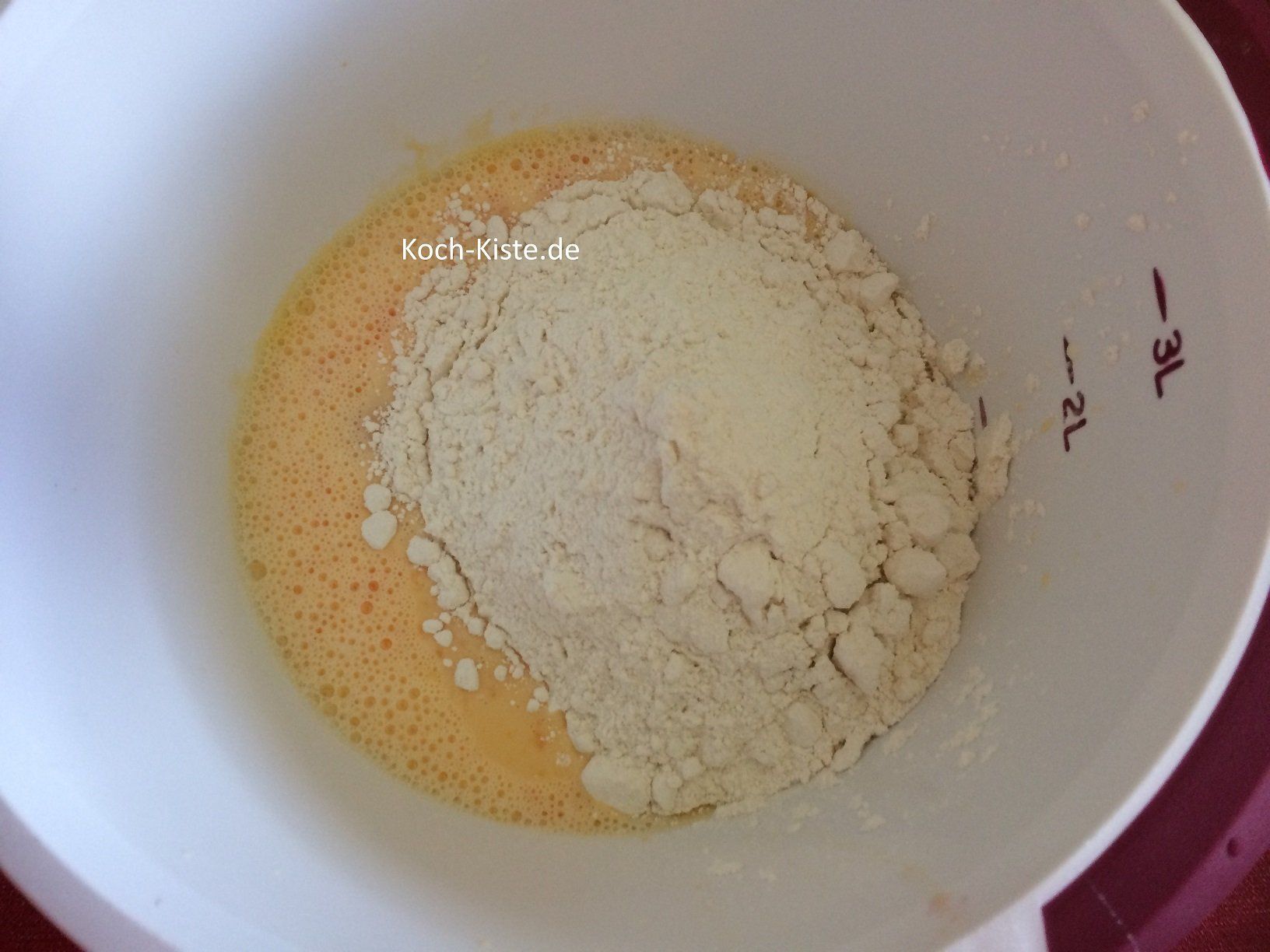 Mehl etappenweis dazugeben und verrühren