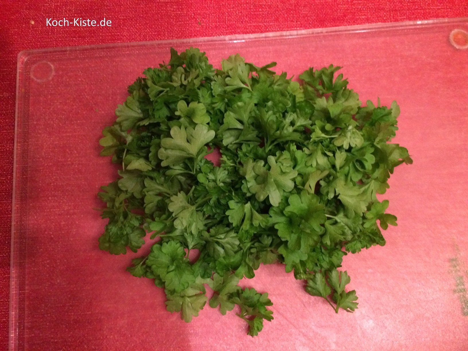 entferne bei der Petersilie die Stiele