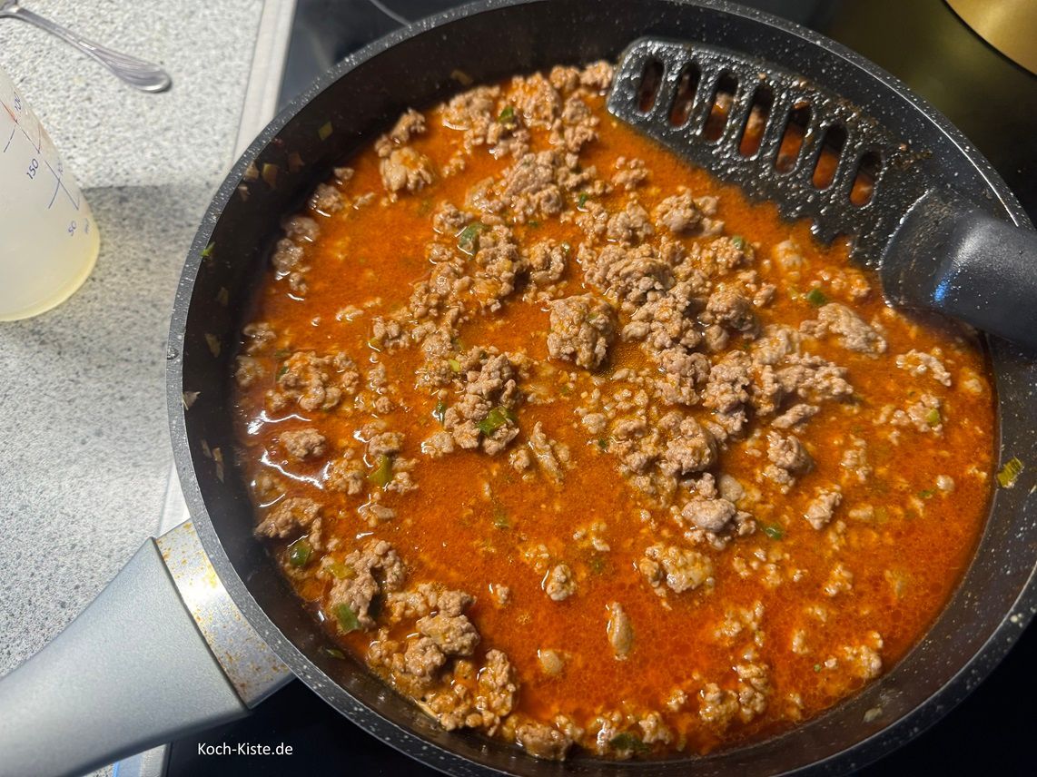 gieße die Brühe mit in die Pfanne