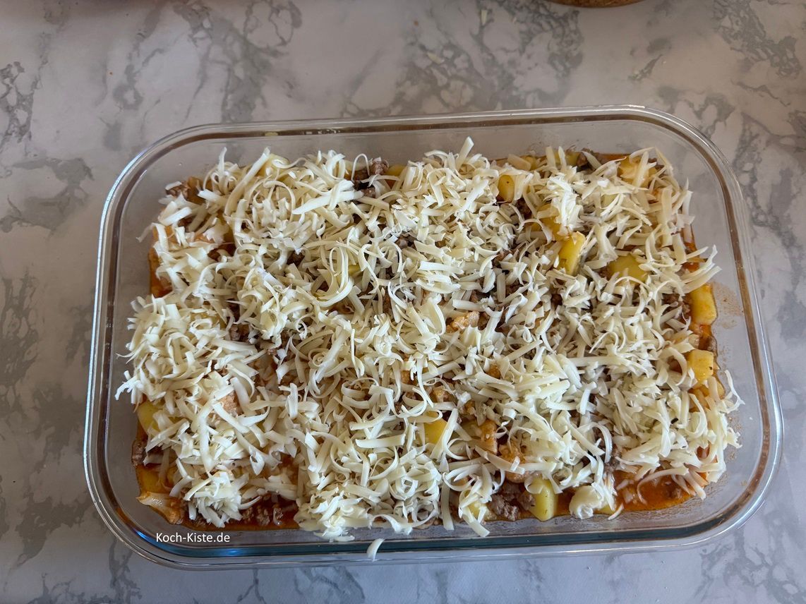 gebe die 150 g geriebenen Käse oben auf . Dann für 20 Minuten in den Backofen .