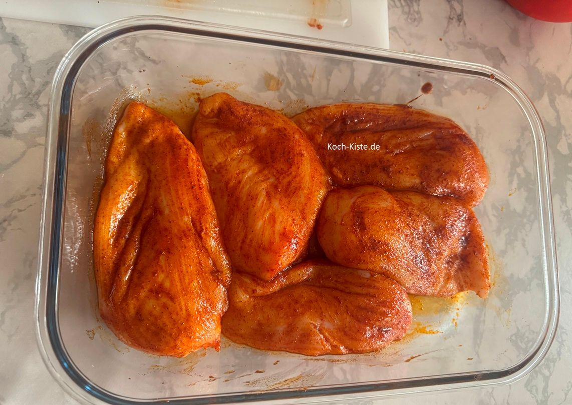 jetzt kannst du die andere (obere) Seite marinieren. Lasse alles etwas einziehen.