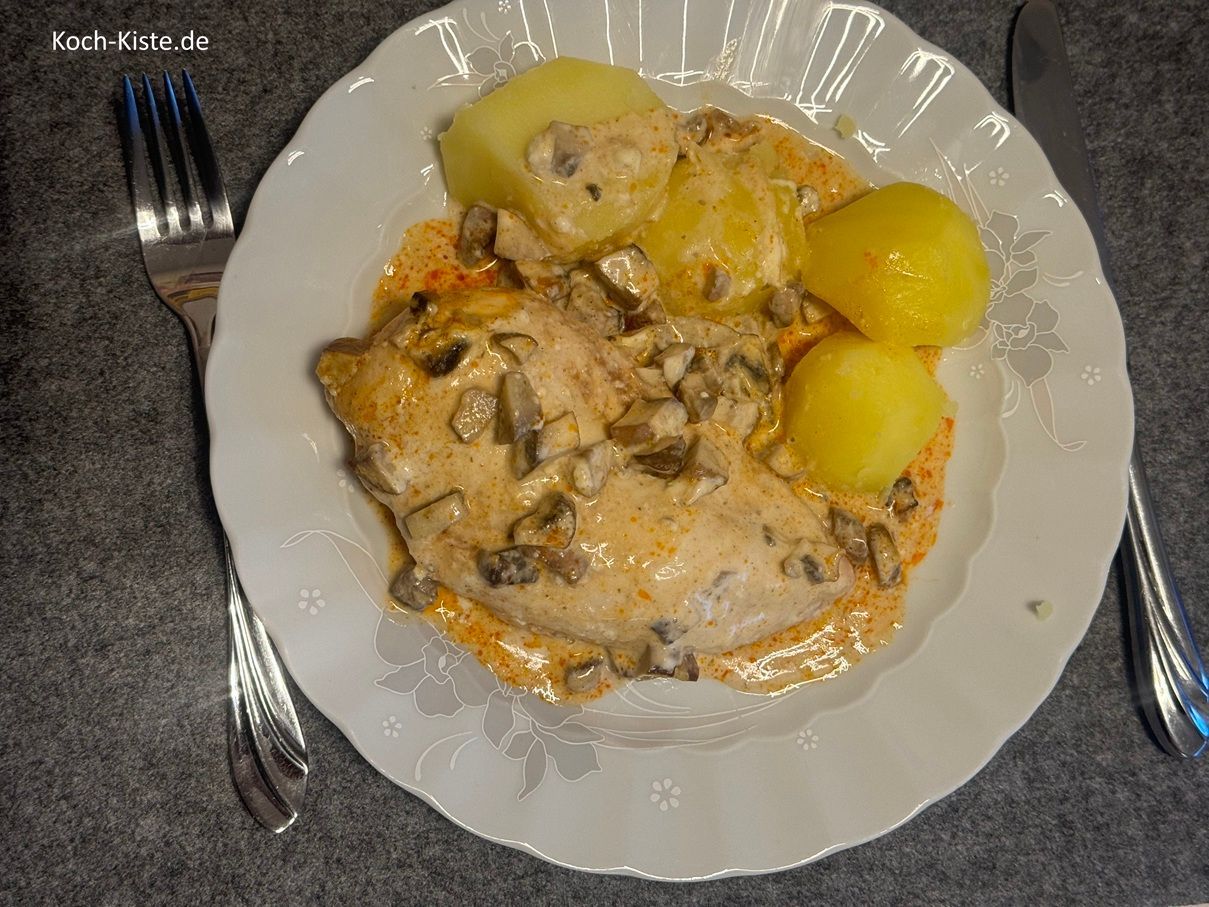 fertiges Hähnchenbrustfilet in Pilz-Frischkäse Soße mit Kartoffeln