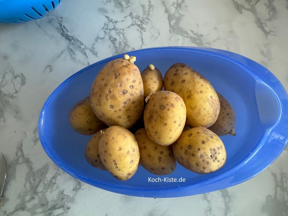 beginne damit Dir 1200 g Kartoffeln abzuwiegen