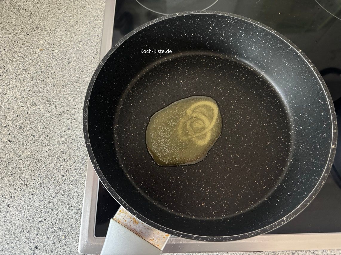gebe 1 Esslöffel Pflanzencreme in die Pfanne und lasse sie schmelzen