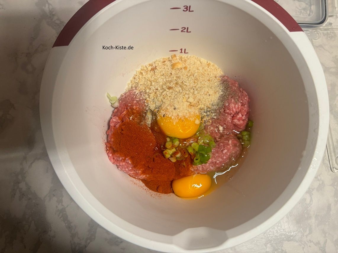 nun noch 2 Eier und 7 Esslöffle Paniermehl dazu