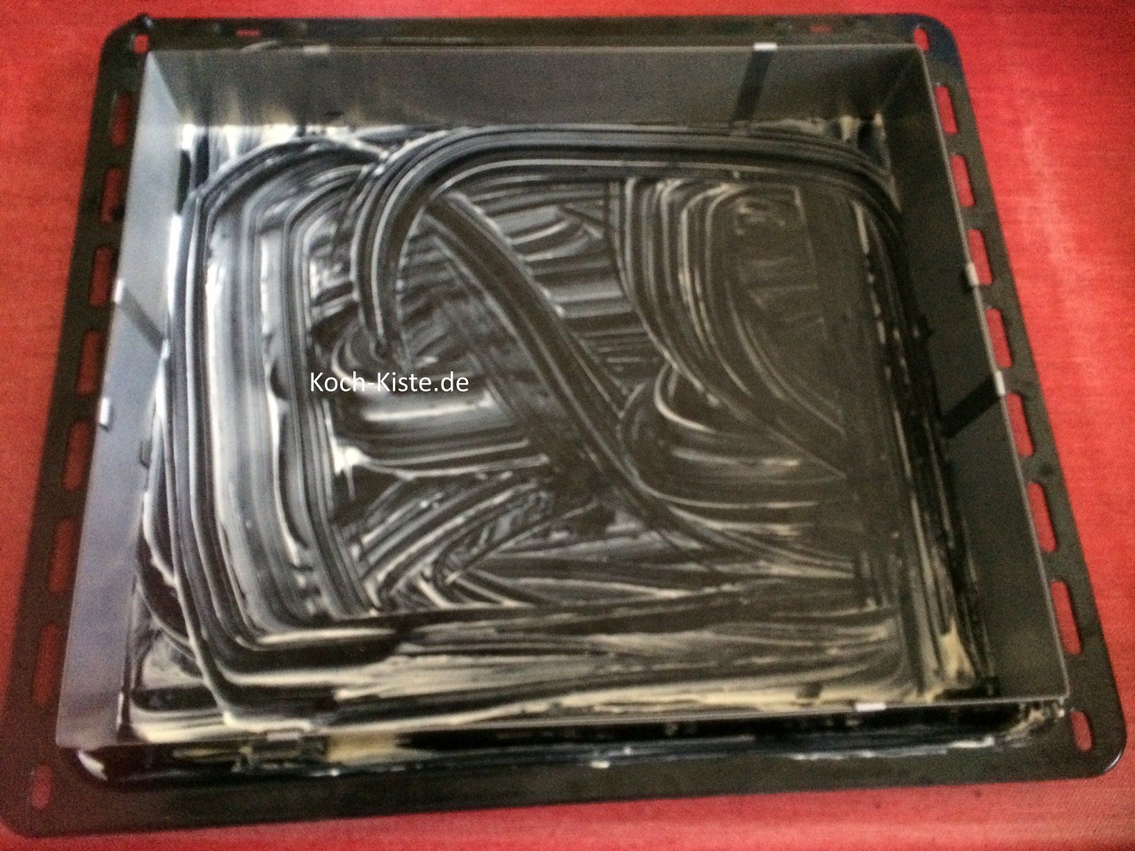 das Backblech einfetten