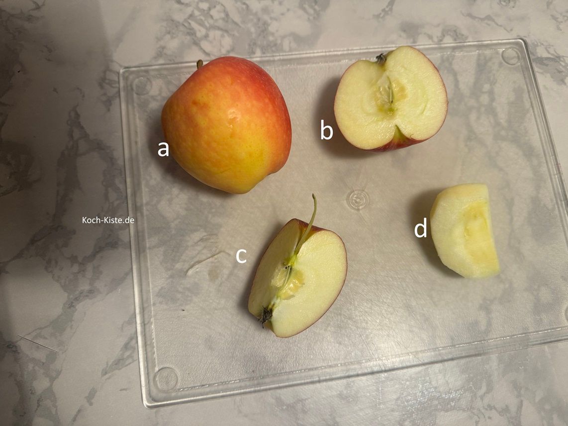 lege 1 Apfel auf das Schneidebrett (a), halbiere ihn (b) , dann viertel ihn (c) und schäle das Apfelviertel (d)