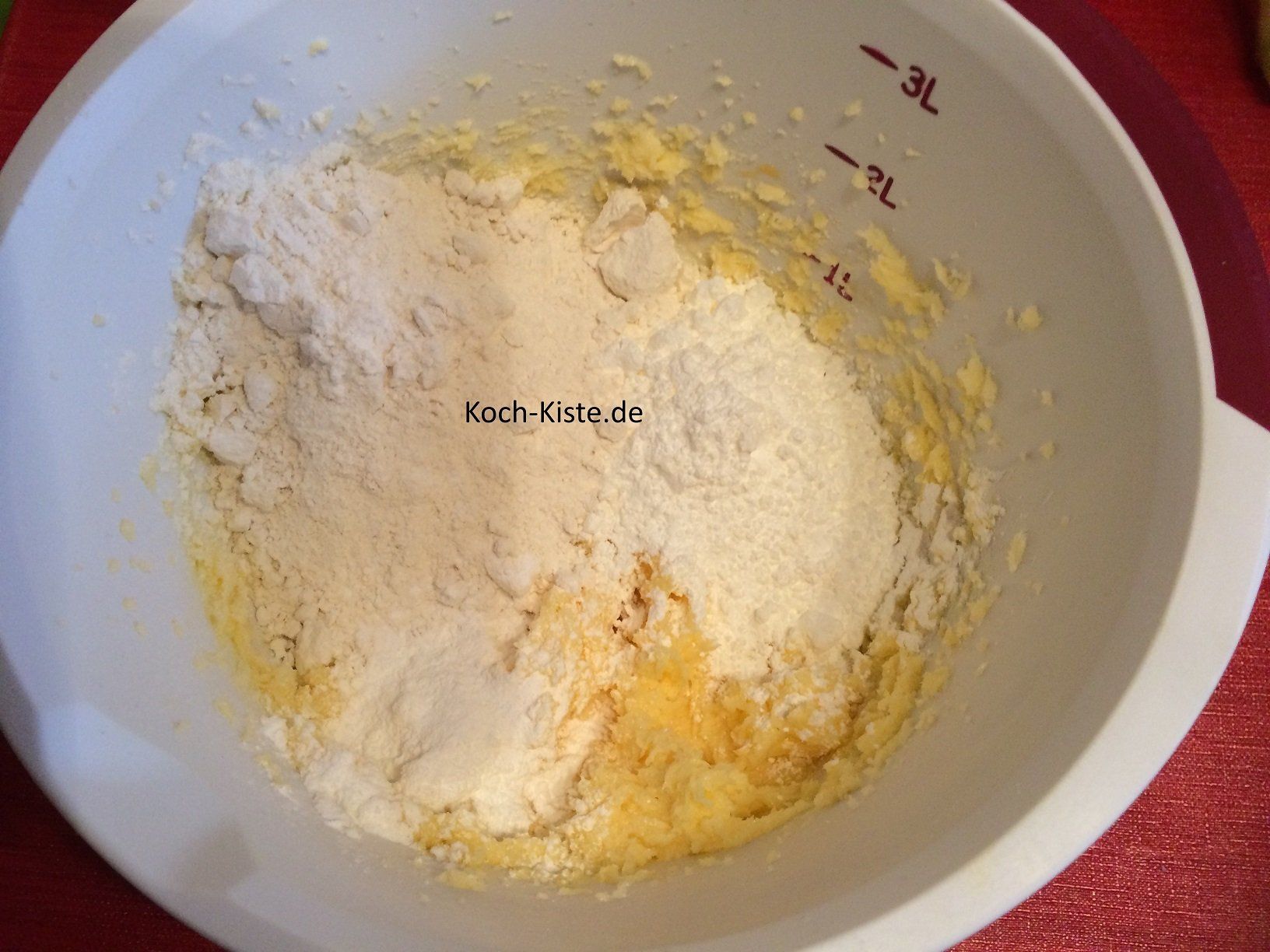 Mehl, Backpulver und Speisestärke hinzu geben