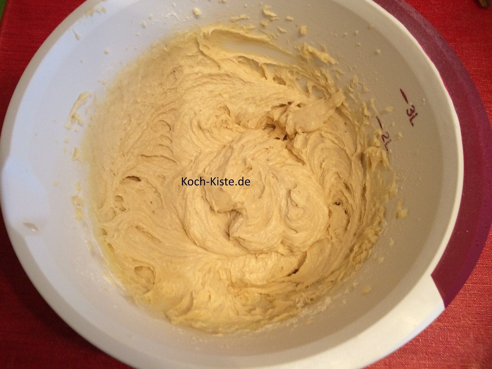 4 Eiergelbe und das 1 ganze Ei dazu geben und verrühren