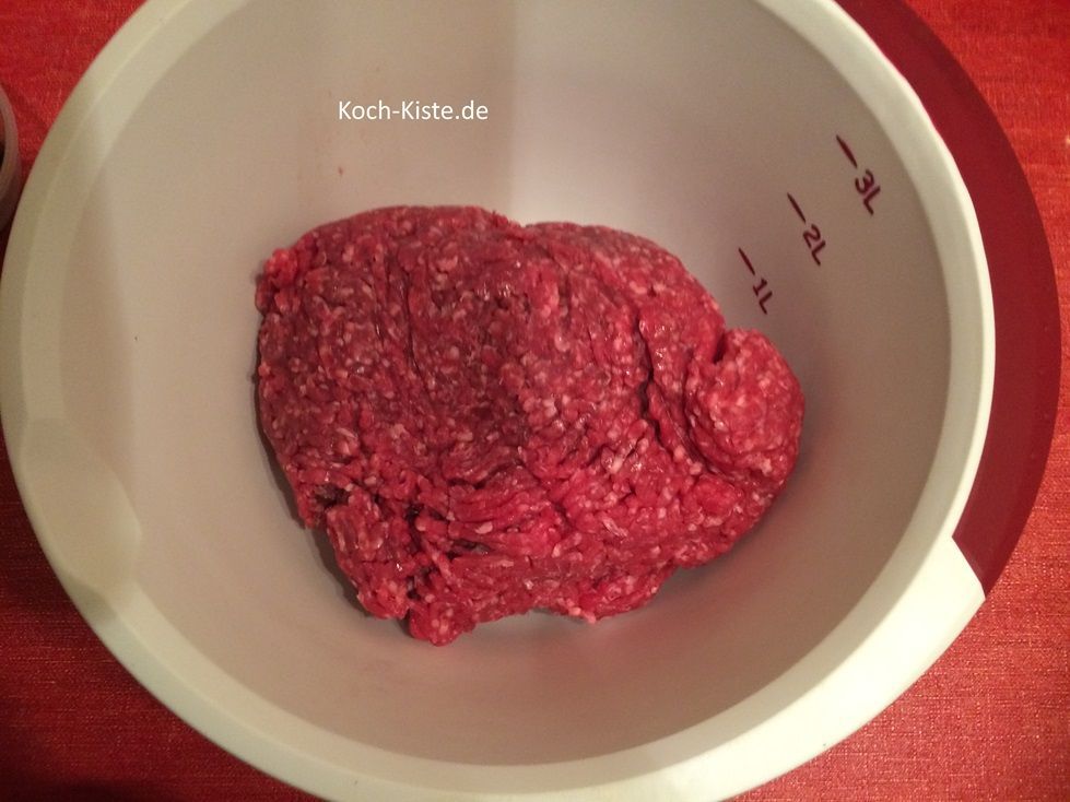 gebe das Hackfleisch in die Rührschüssel