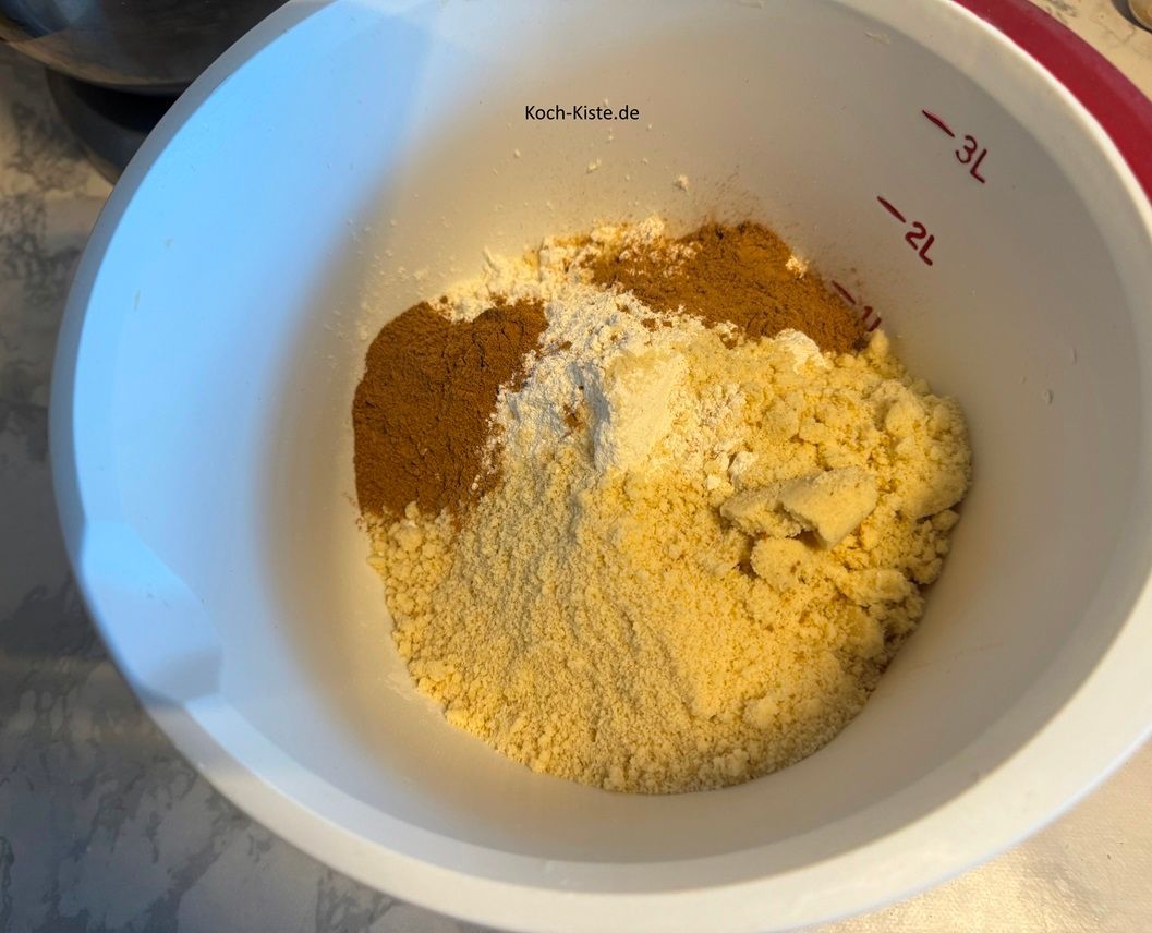 jetzt dürfen die 2 Teelöffel Zimt und 2 Tüten Spekulatiusgewürz hinzu