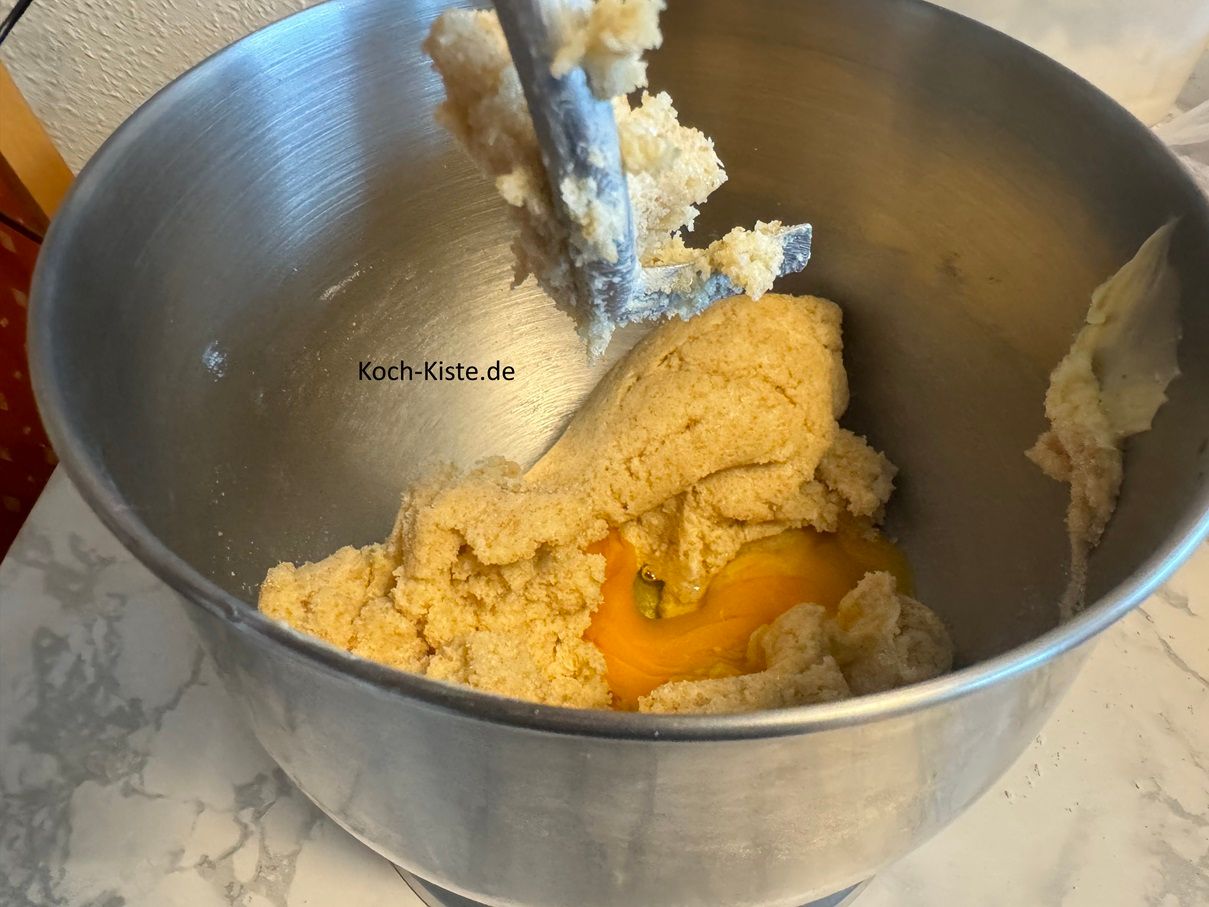 nun gebe das Ei hinzu