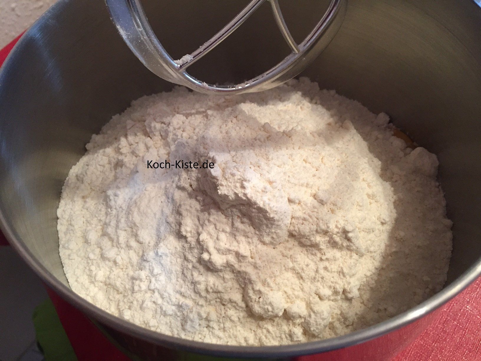 und der Zitronenabrieb, Rum Aroma und das Mehl