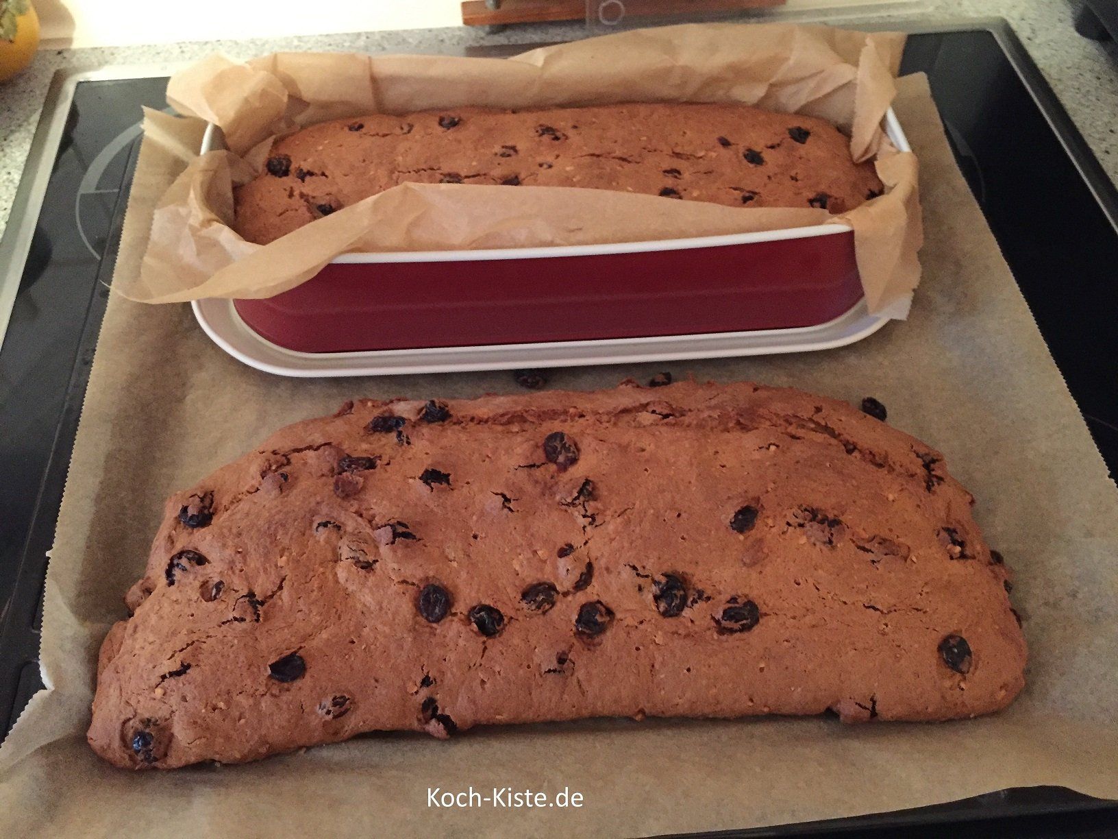 backe den Teig auf 175 Grad ca. 75 Minuten. Wenn der Teig in der Kastenform ist, lasse die Form noch ca. 7 Minuten im ausgeschalteten Backofen stehen.