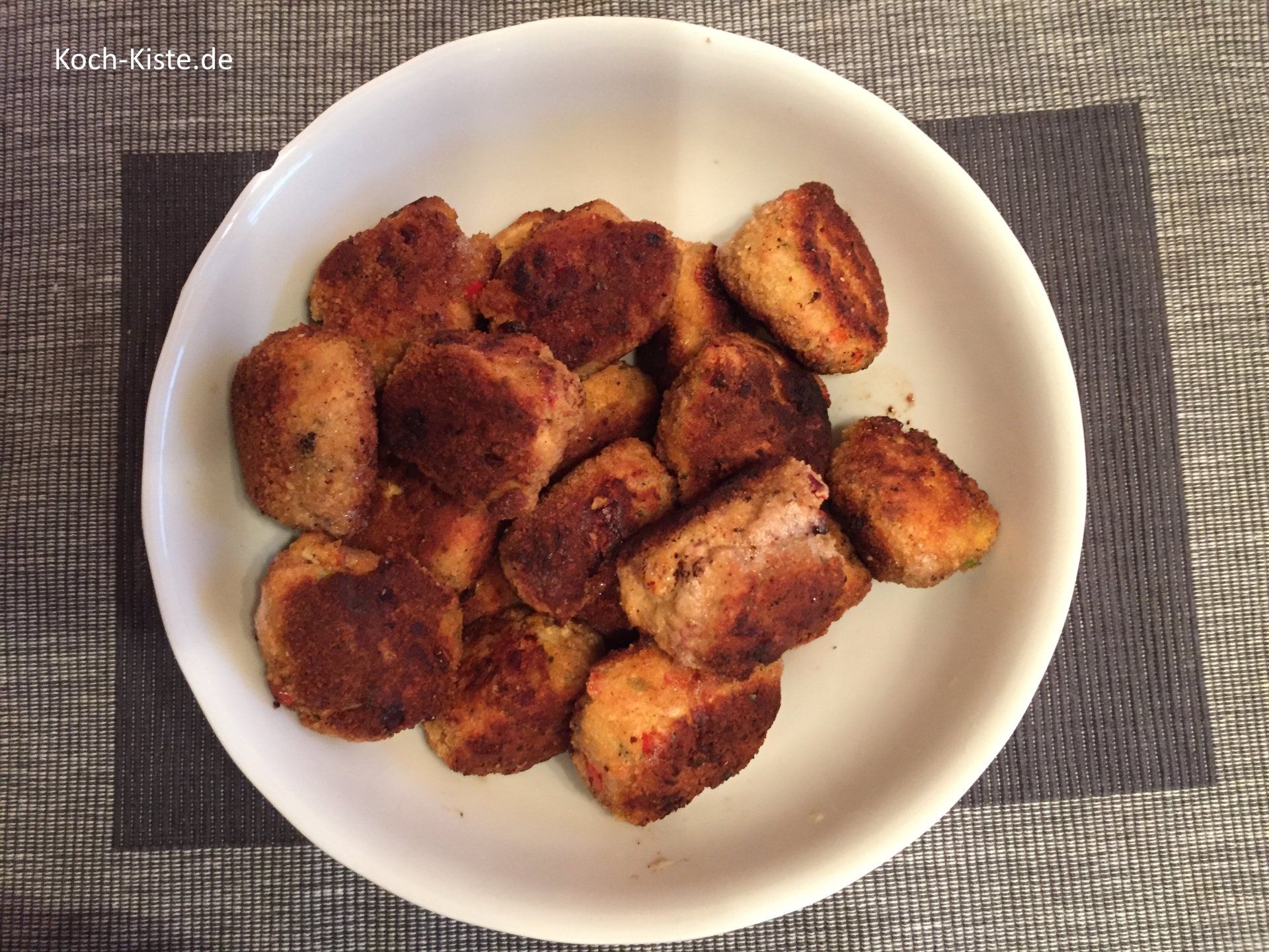 fertige Lachs Fischfrikadellen