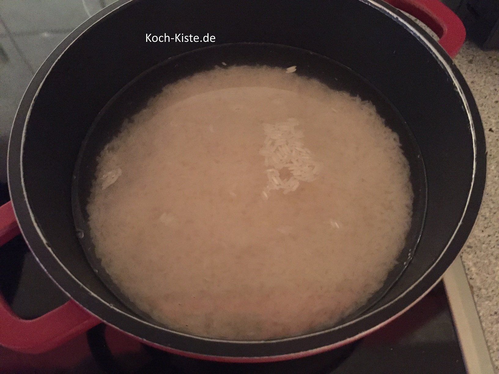 Reis in kaltem Wasser aufsetzen und gar köcheln lassen
