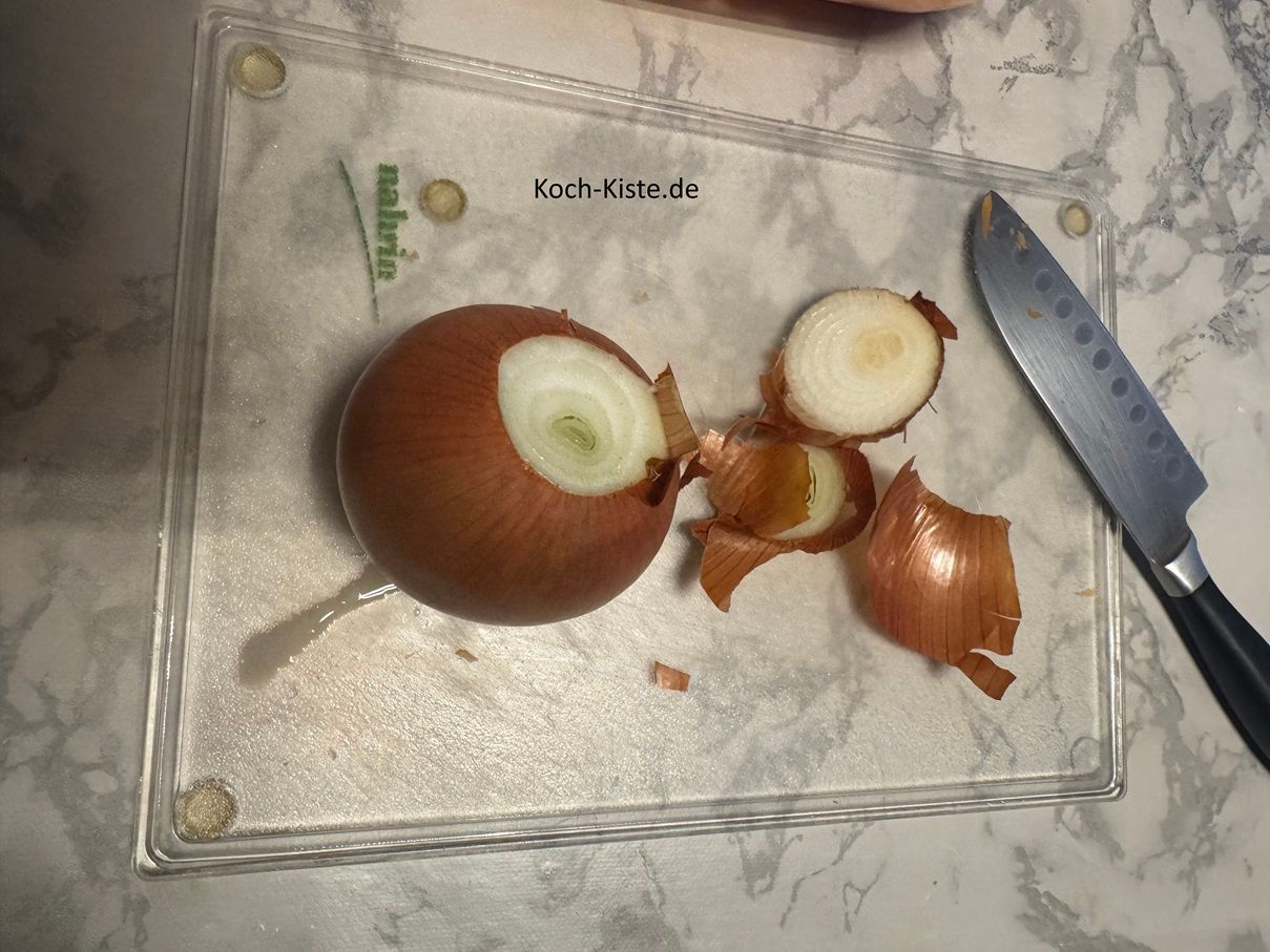 und schneide oben und unten je eine kleine Scheibe ab