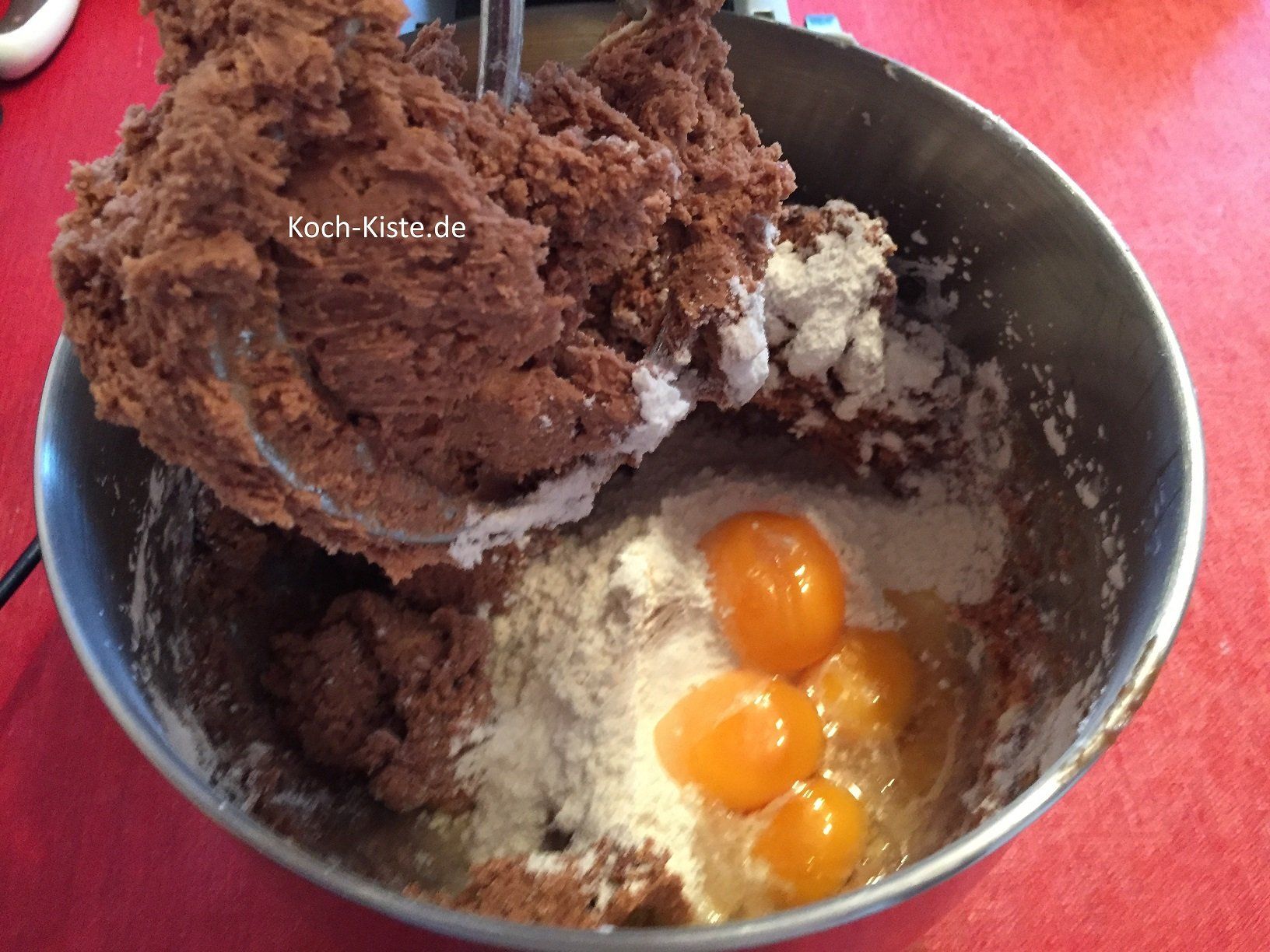 Eier, Eigelb und restliche Zutaten zugeben